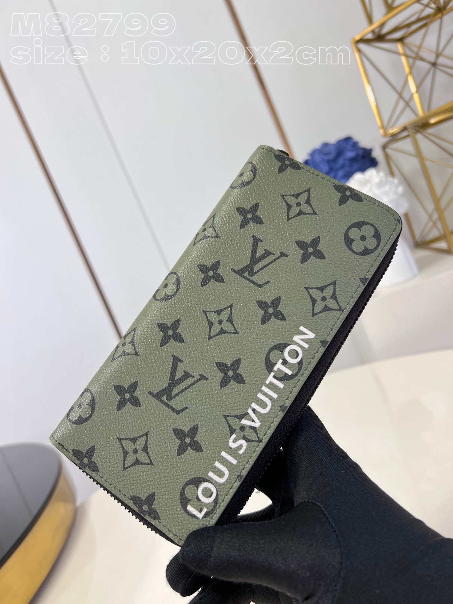 l**is V*t*n zippy wallet