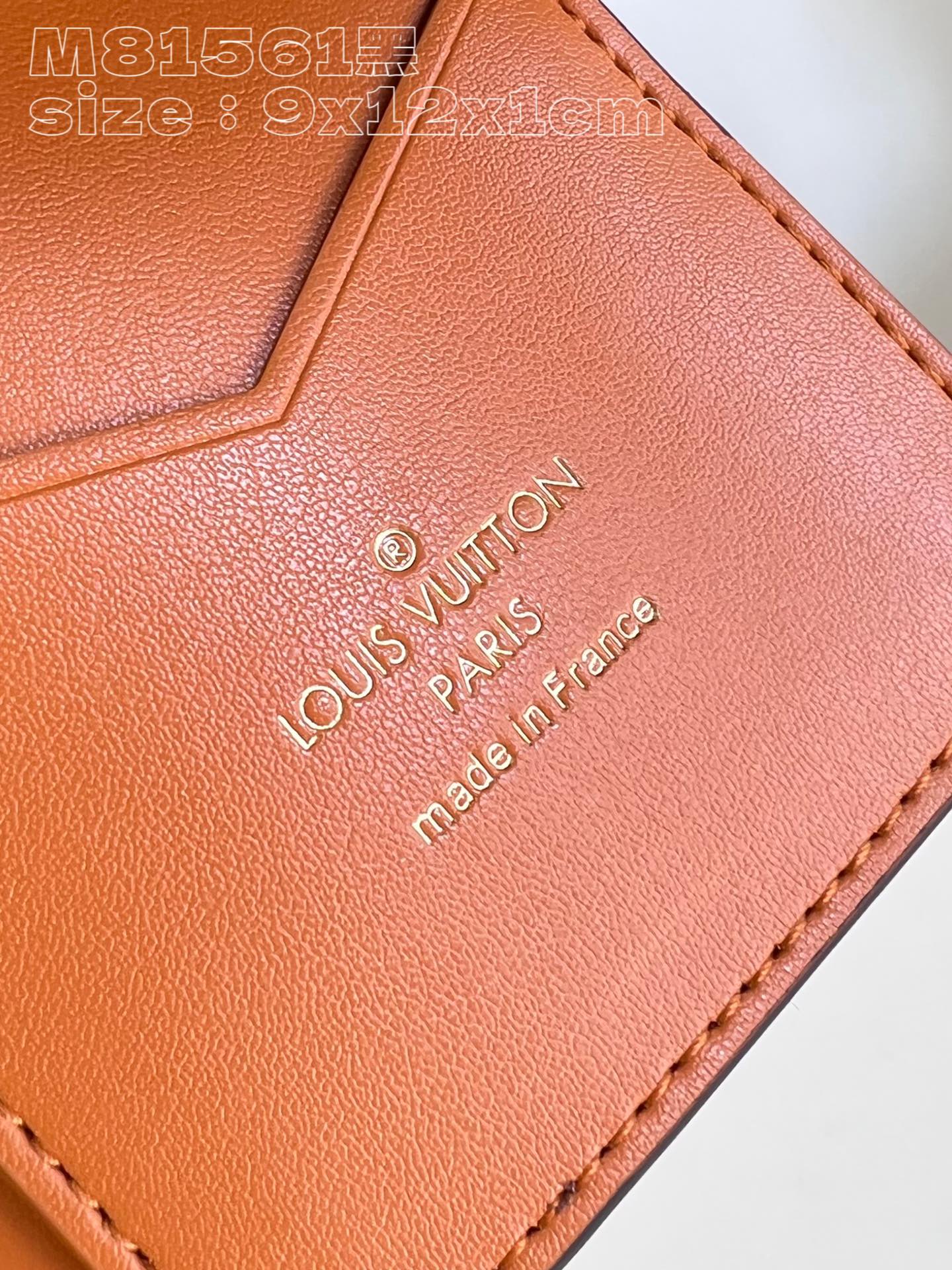 l**is V*t*n vertical compact wallet
