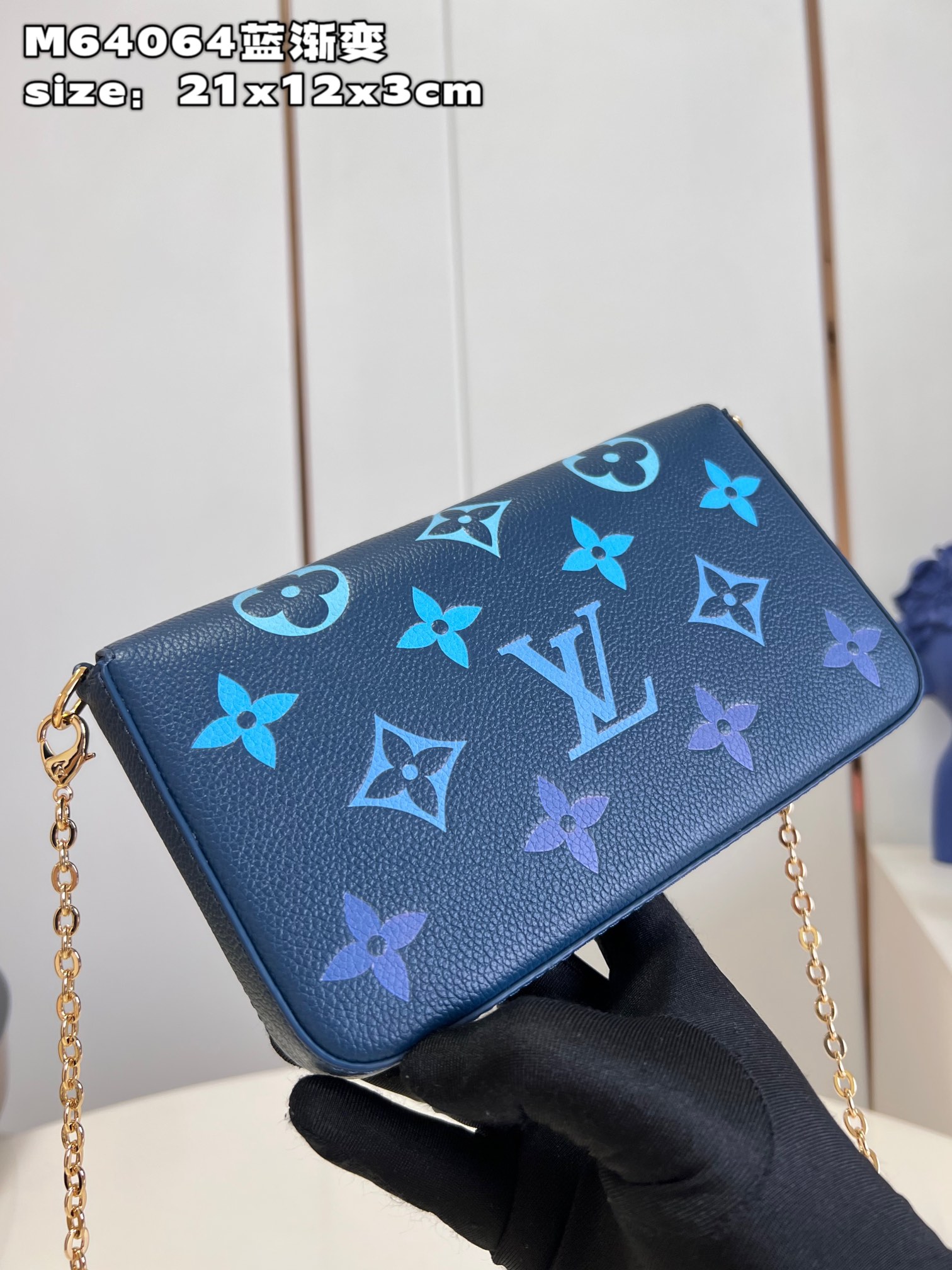 l**is V*t*n pochette félicie
