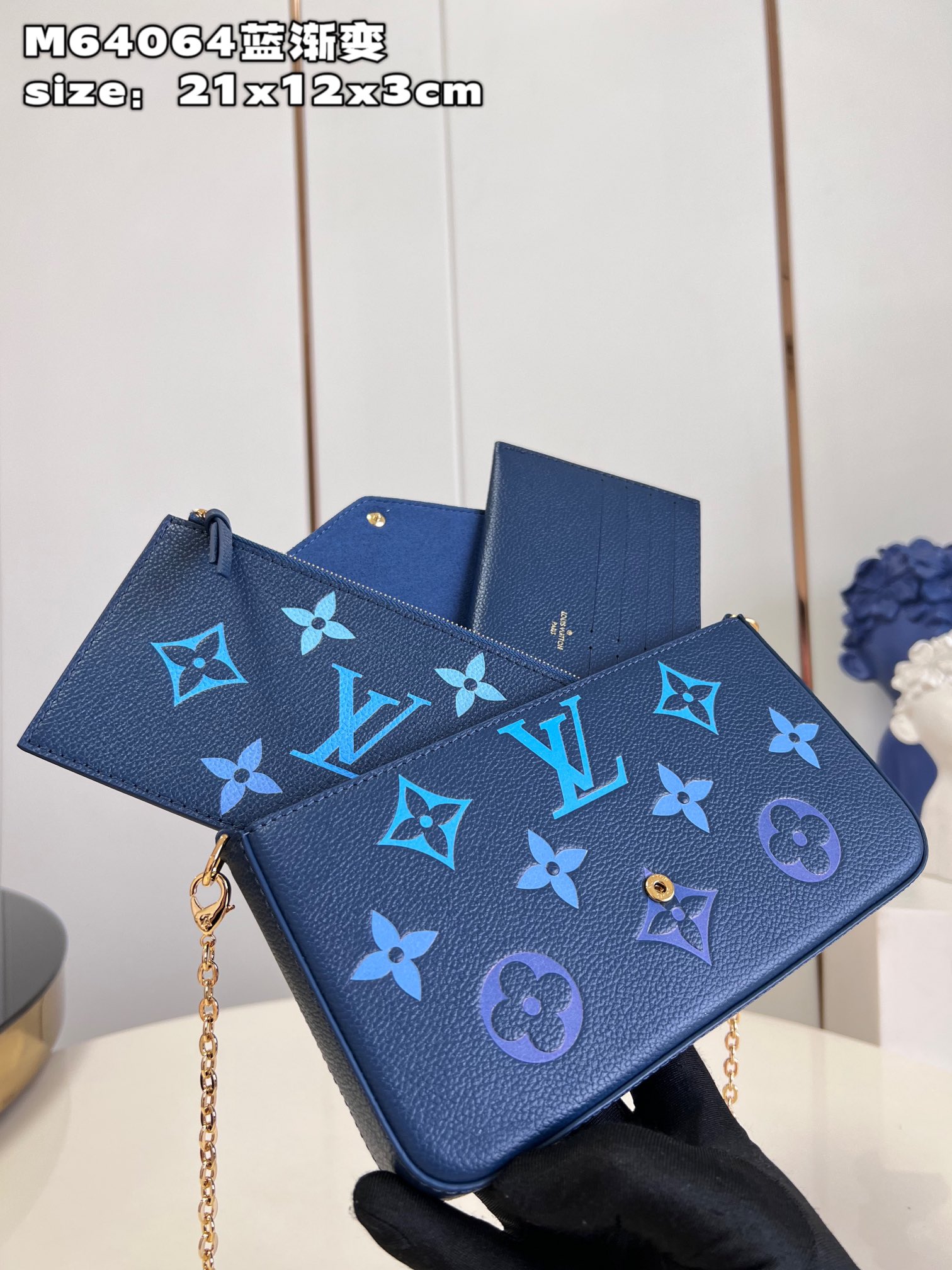 l**is V*t*n pochette félicie