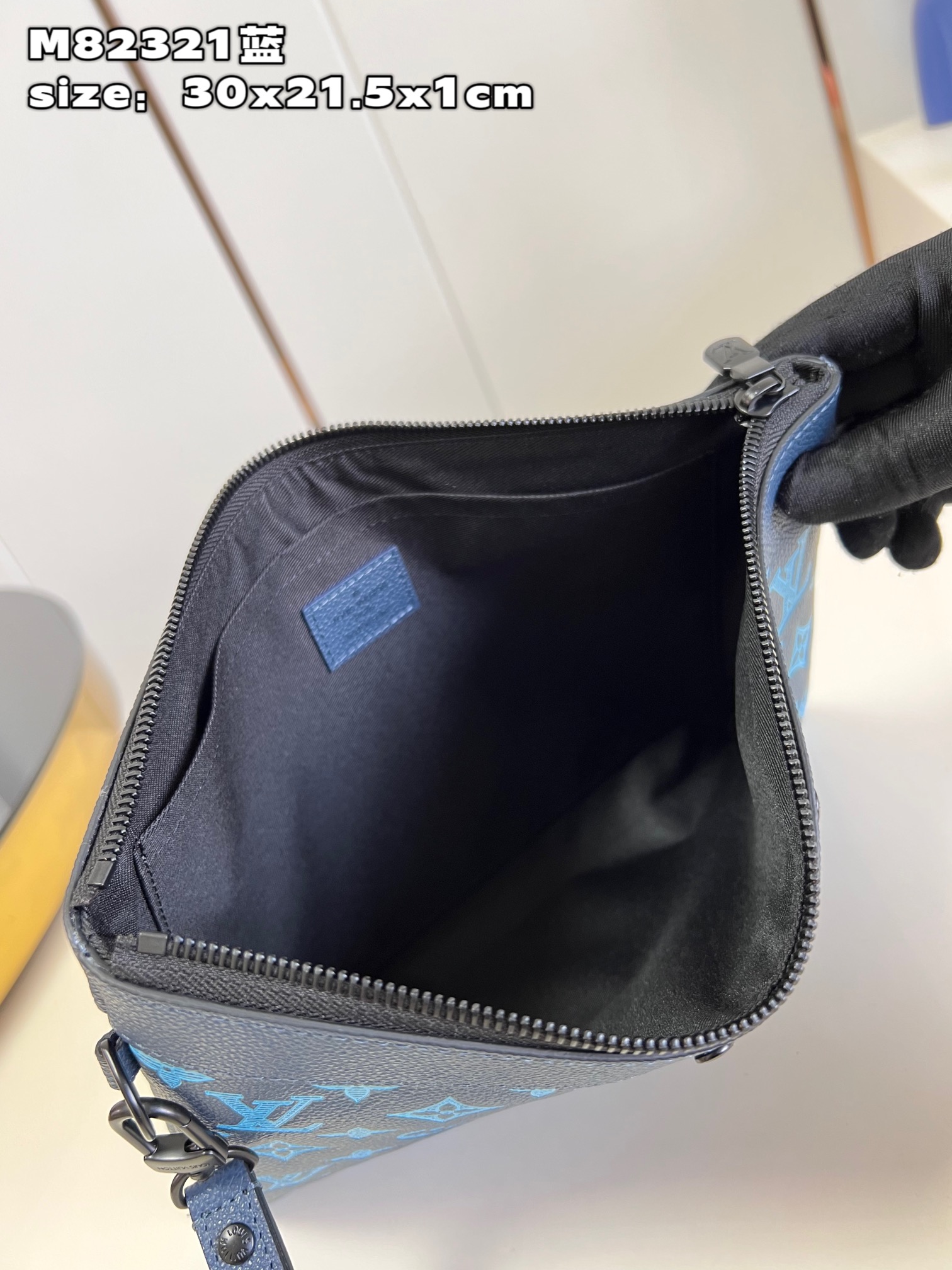 l**is V*t*n pochette to-go