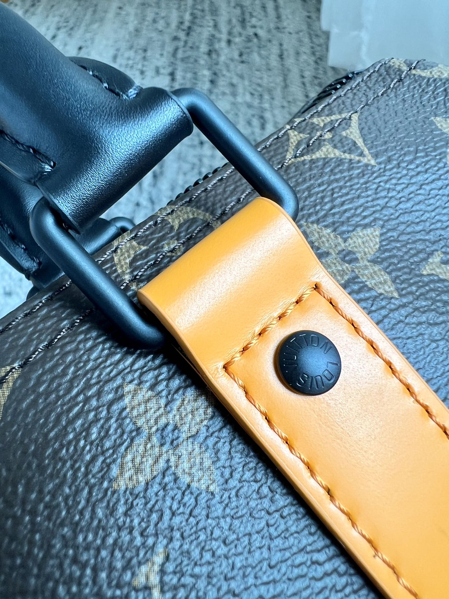 l**is V*t*n keepall bandoulière 25