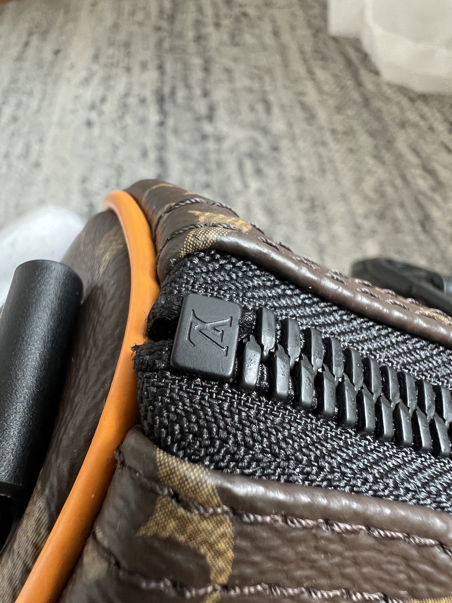 l**is V*t*n keepall bandoulière 25