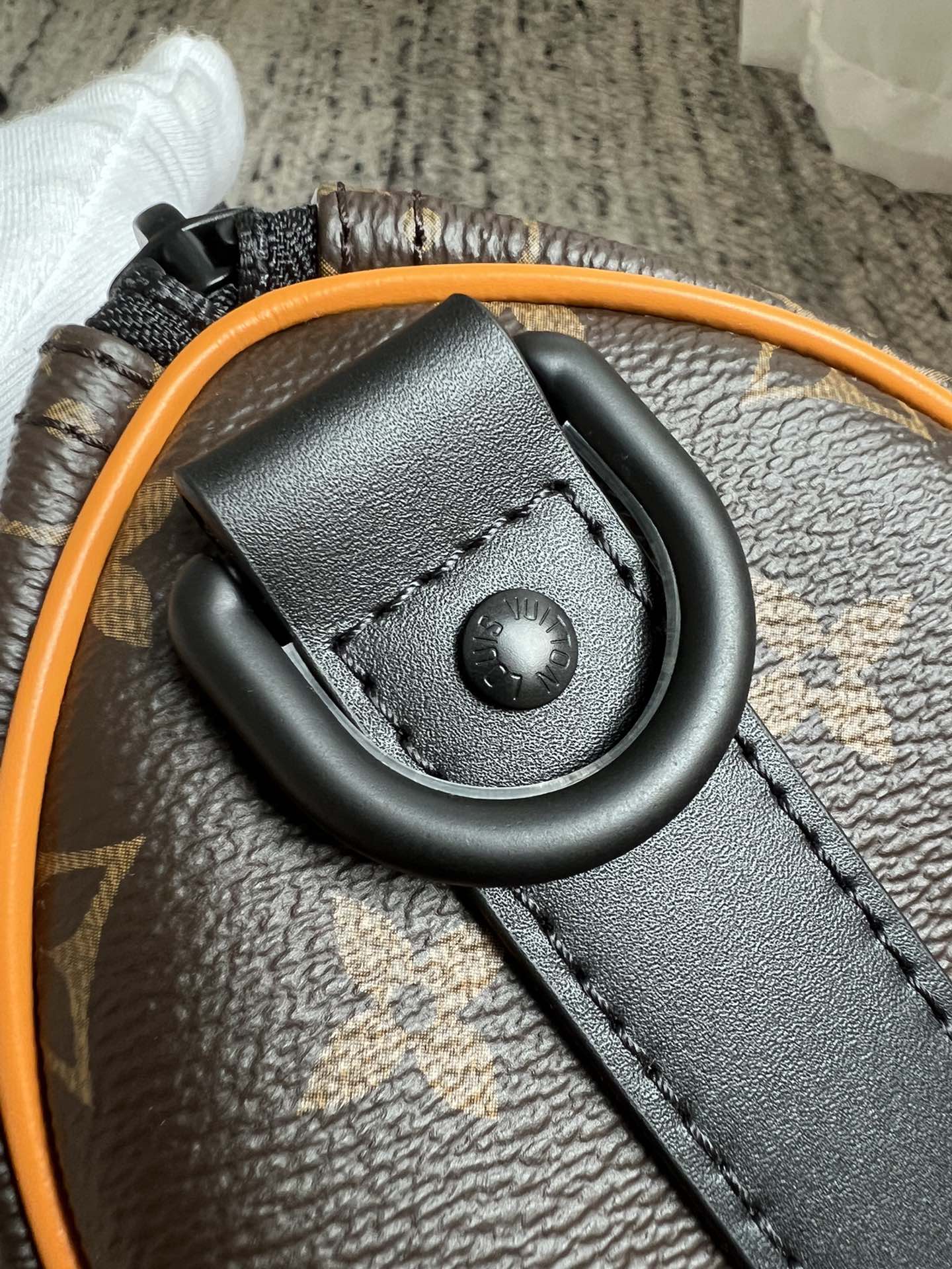 l**is V*t*n keepall bandoulière 25