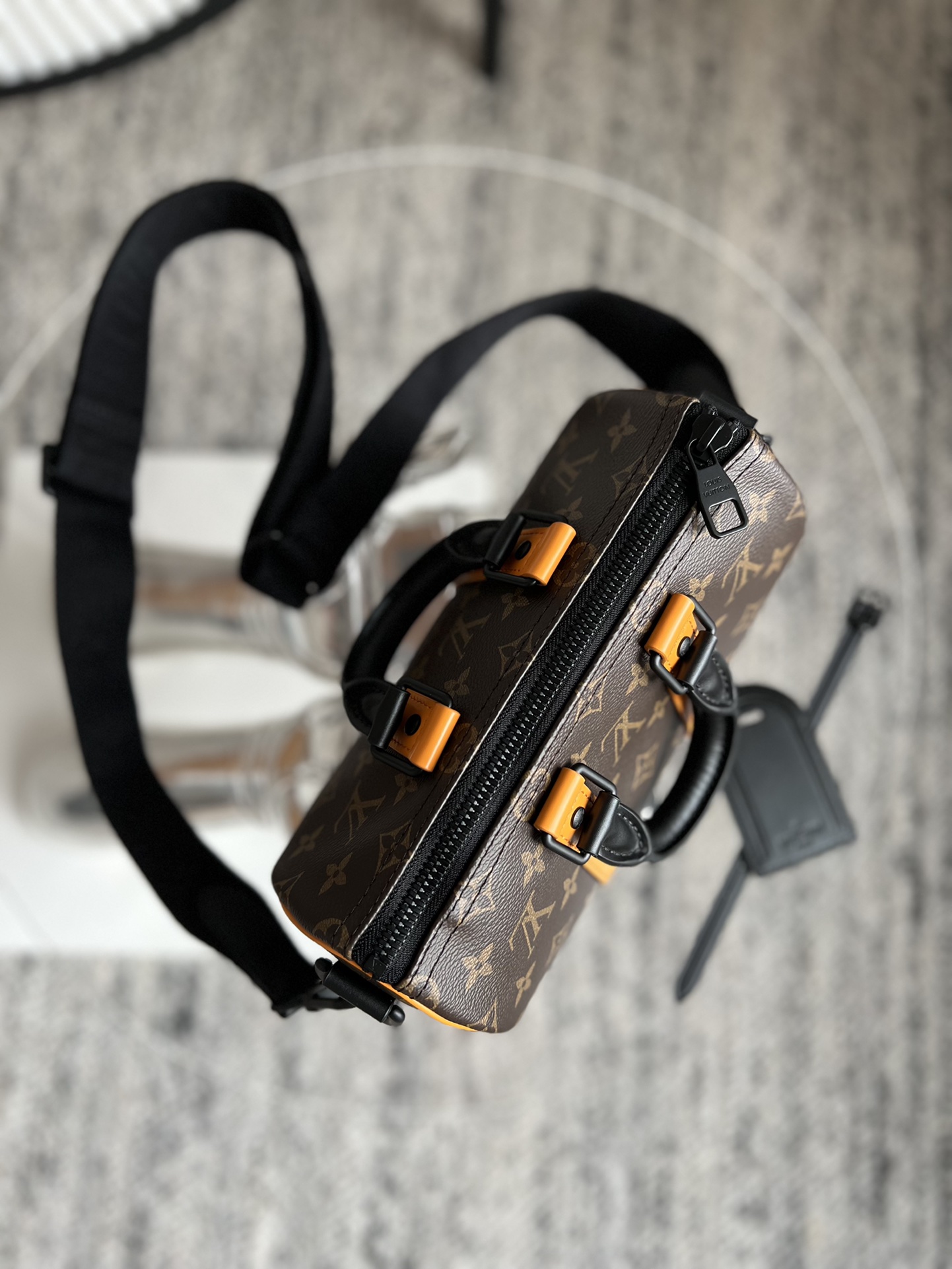 l**is V*t*n keepall bandoulière 25