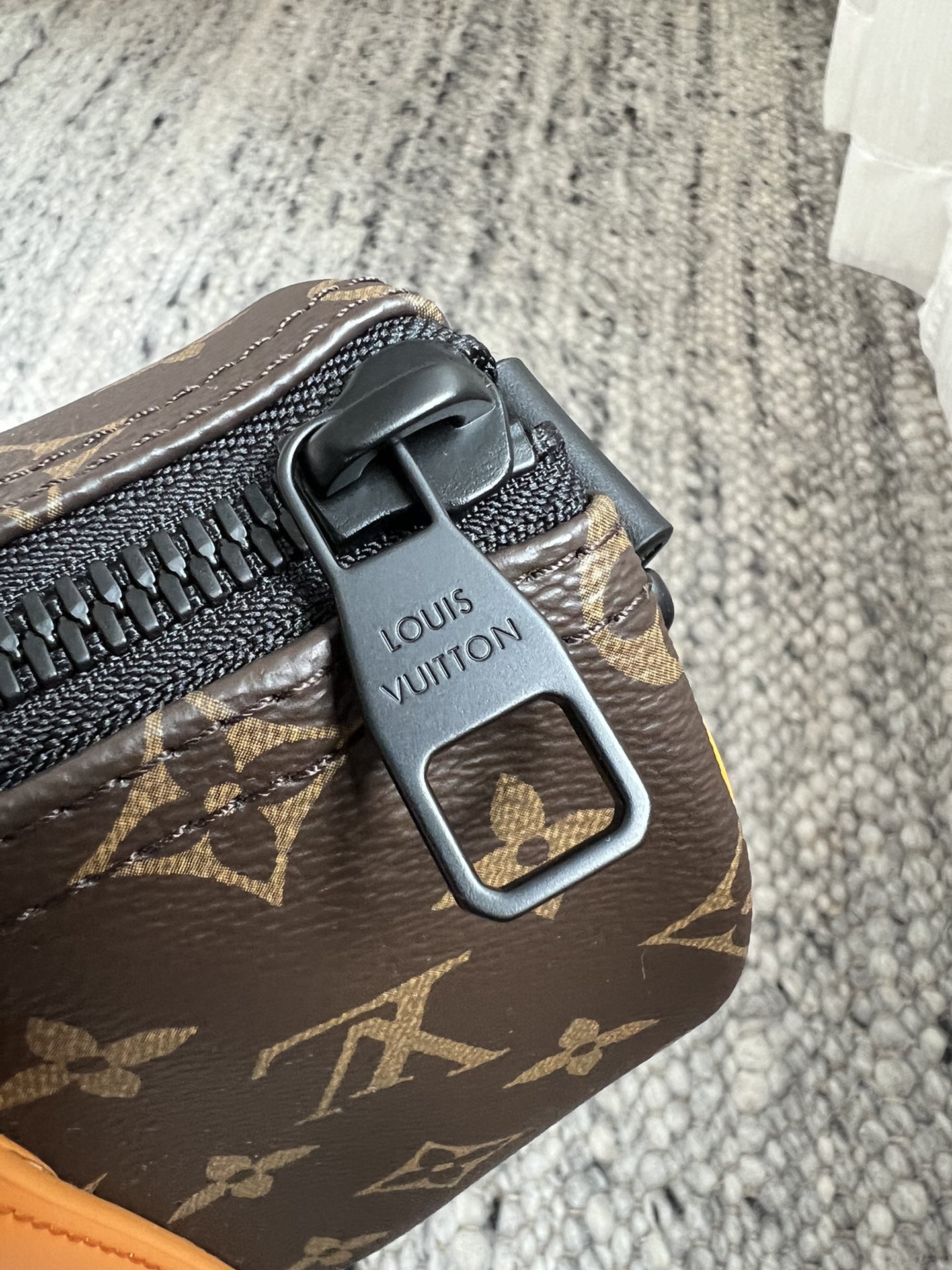 l**is V*t*n keepall bandoulière 25