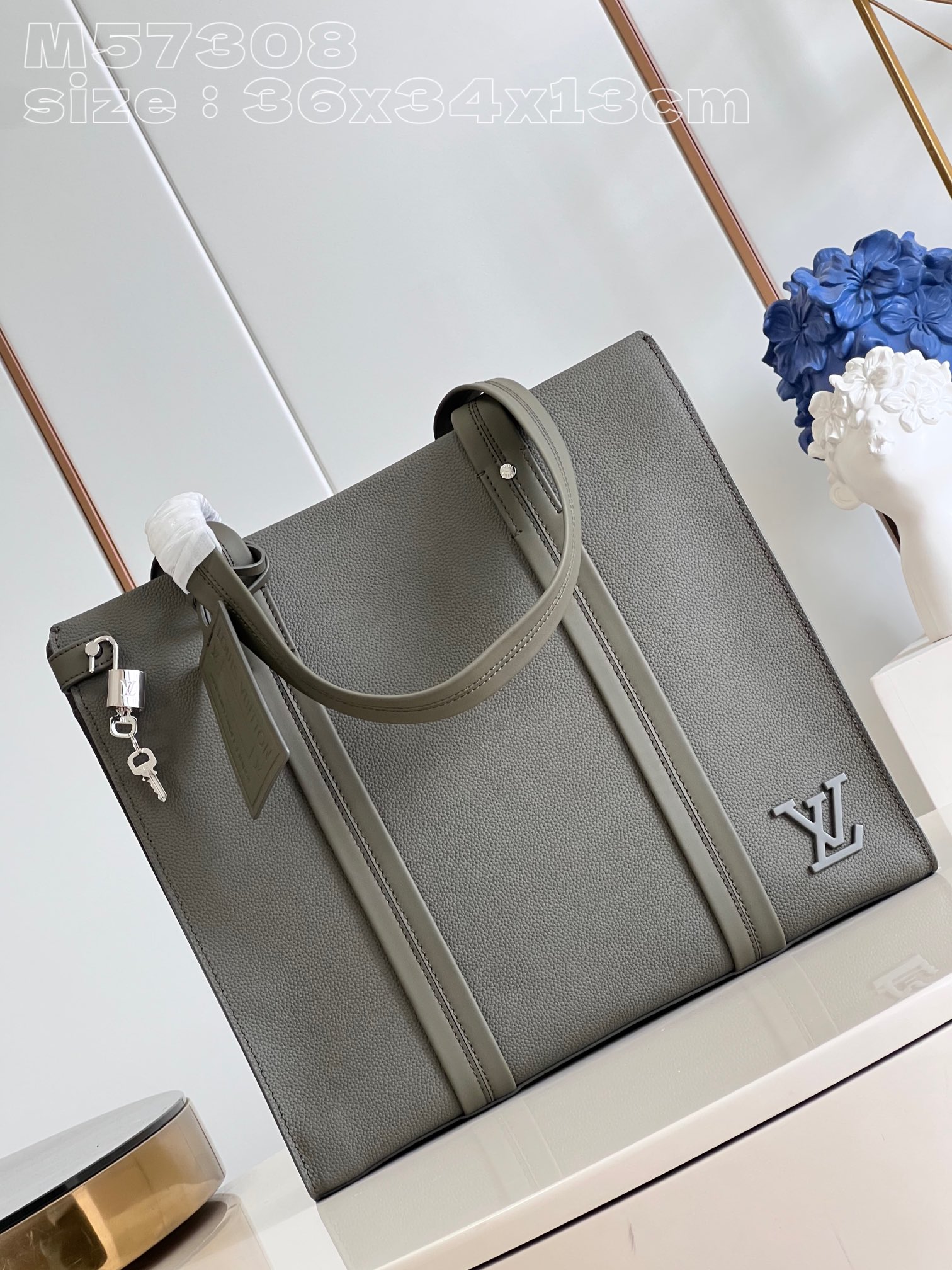 l**is V*t*n takeoff tote