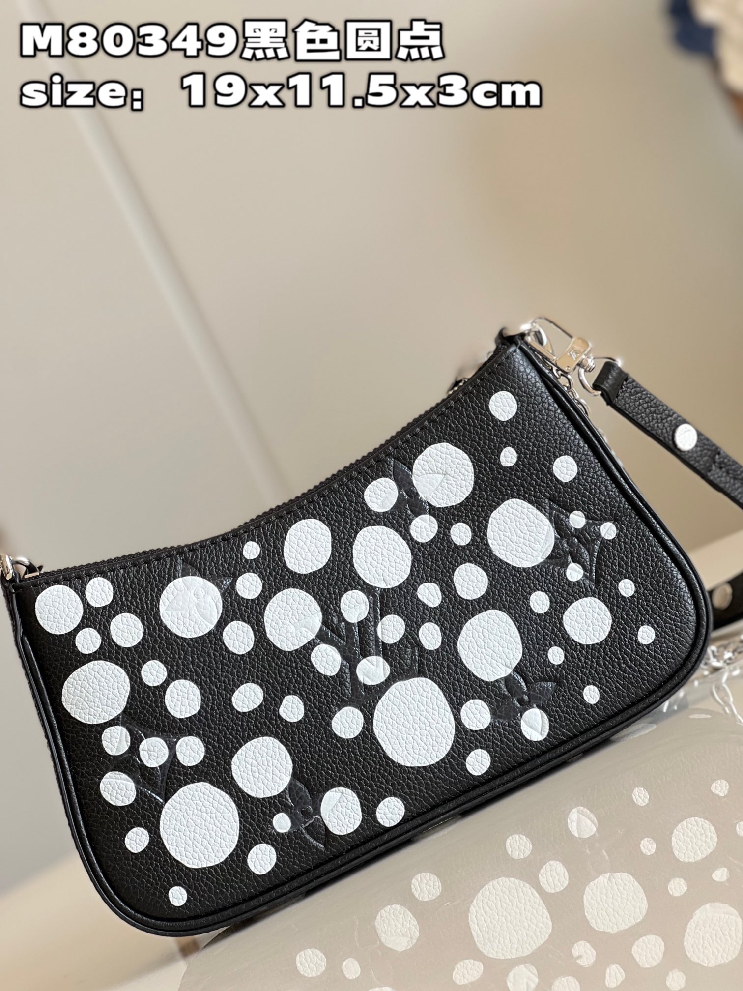 l**is V*t*n easy pouch on strap handbag