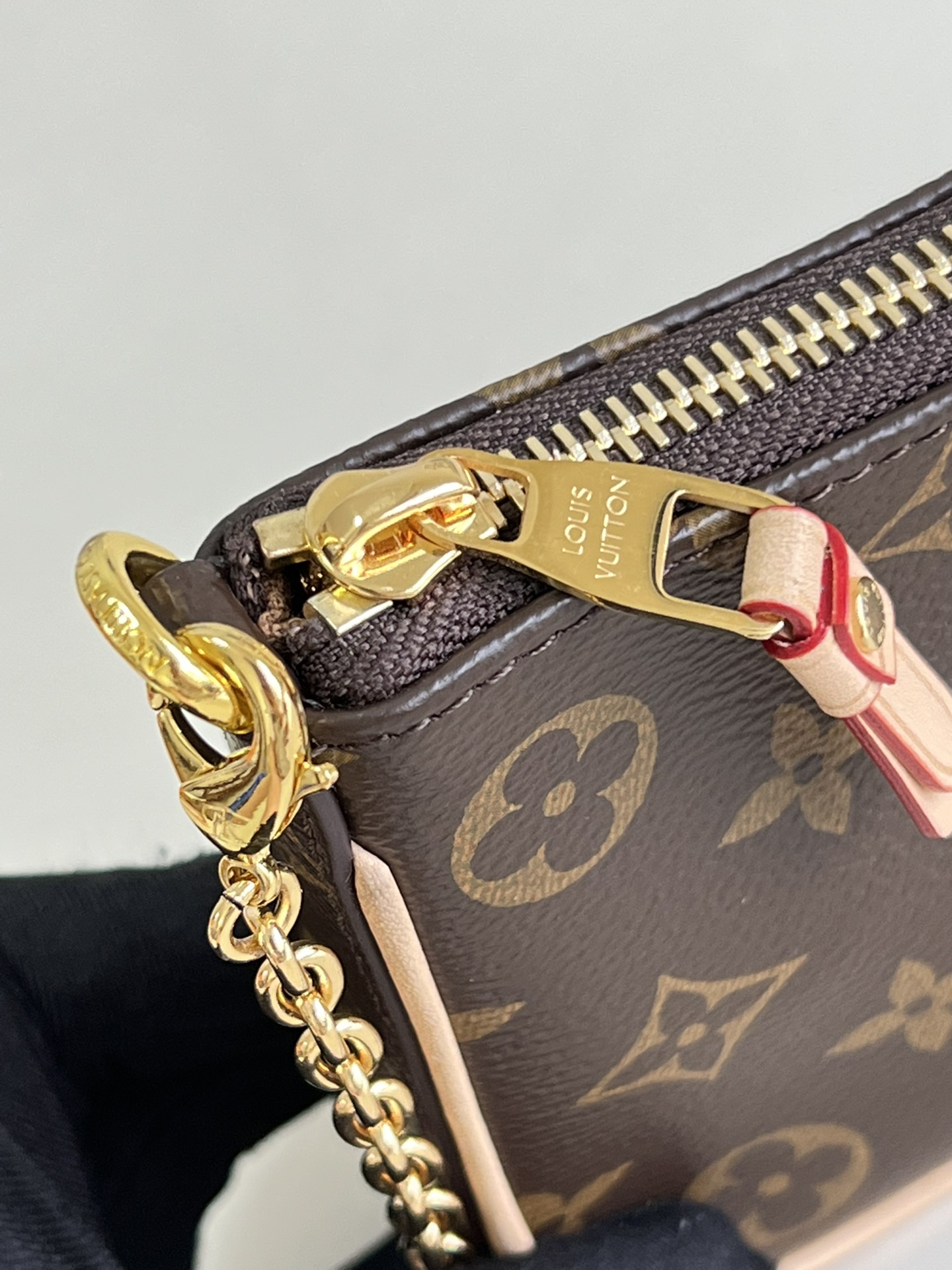 l**is V*t*n easy pouch on strap handbag
