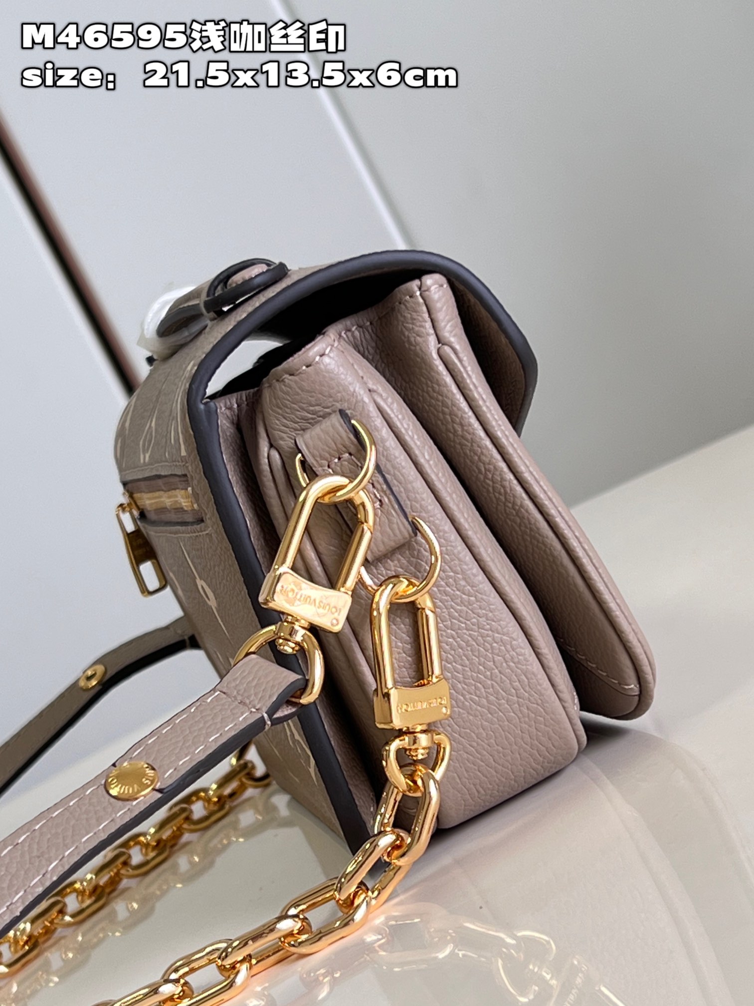 l**is V*t*n pochette métis east west