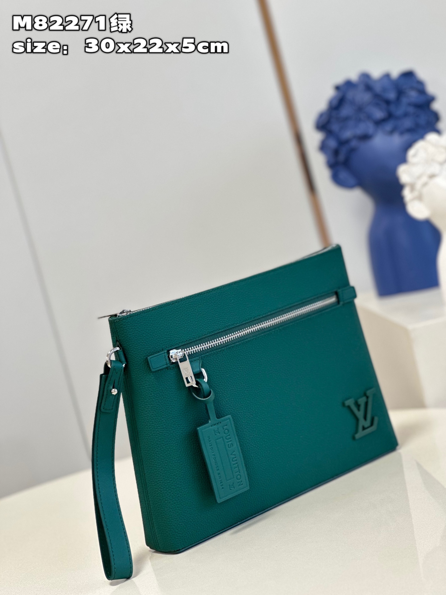 l**is V*t*n takeoff pouch