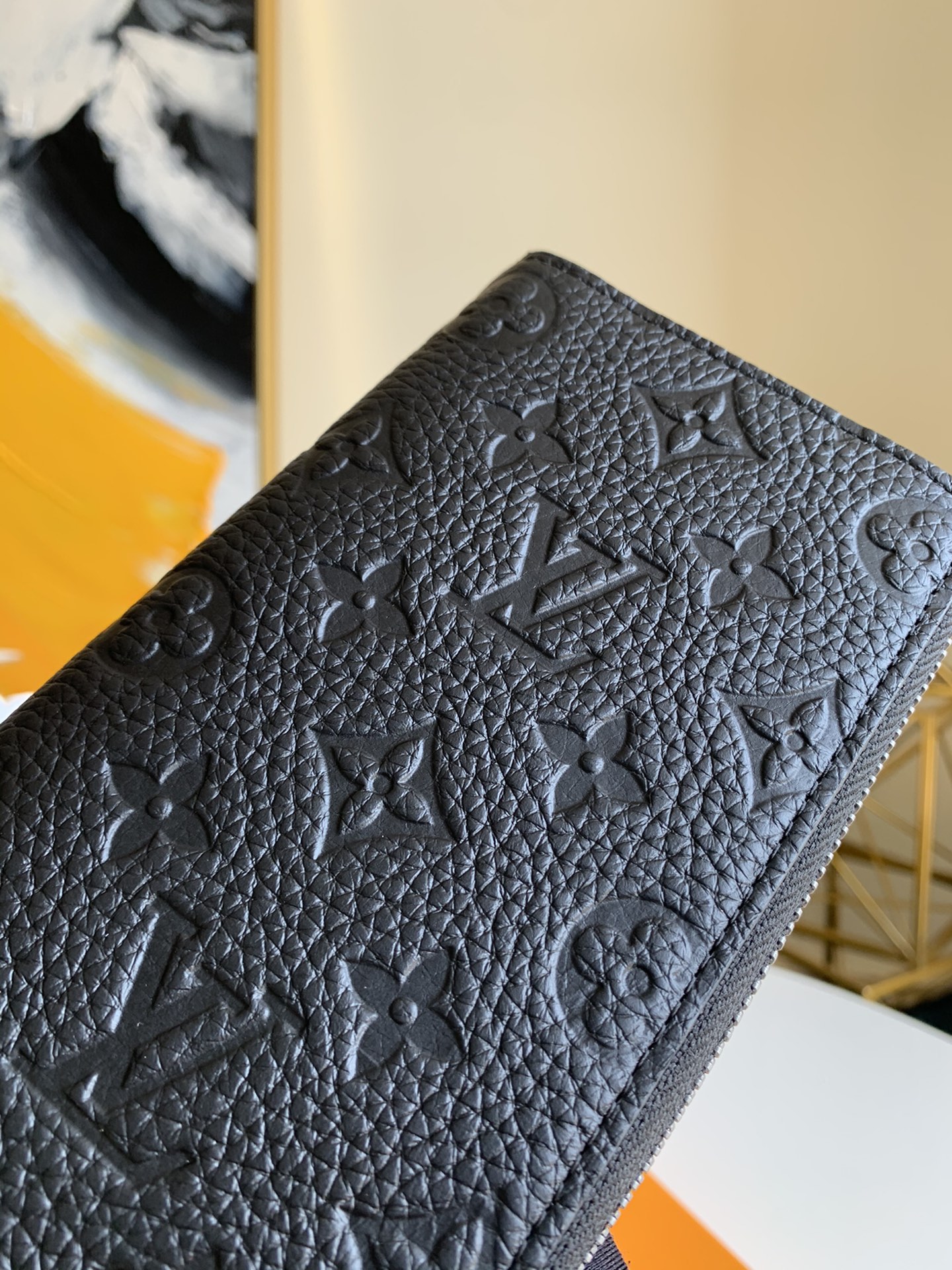 l**is V*t*n zippy vertical wallet