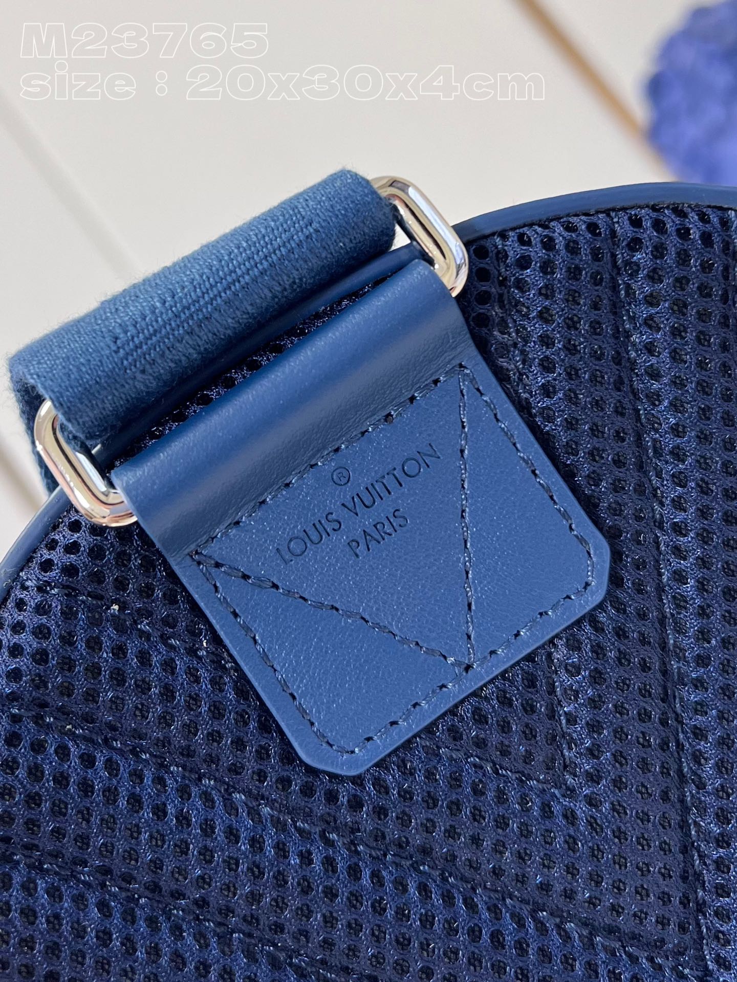 l**is V*t*n pilot slingbag