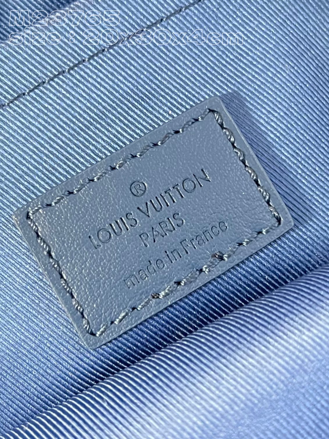 l**is V*t*n pilot slingbag