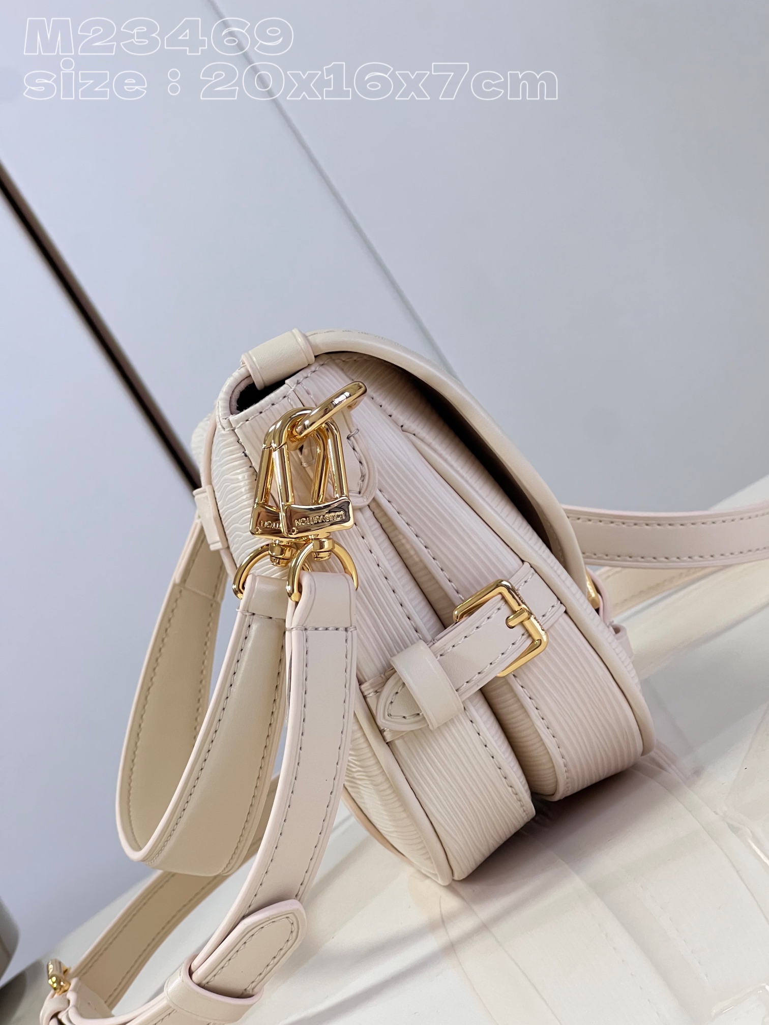 l**is V*t*n saumur bb