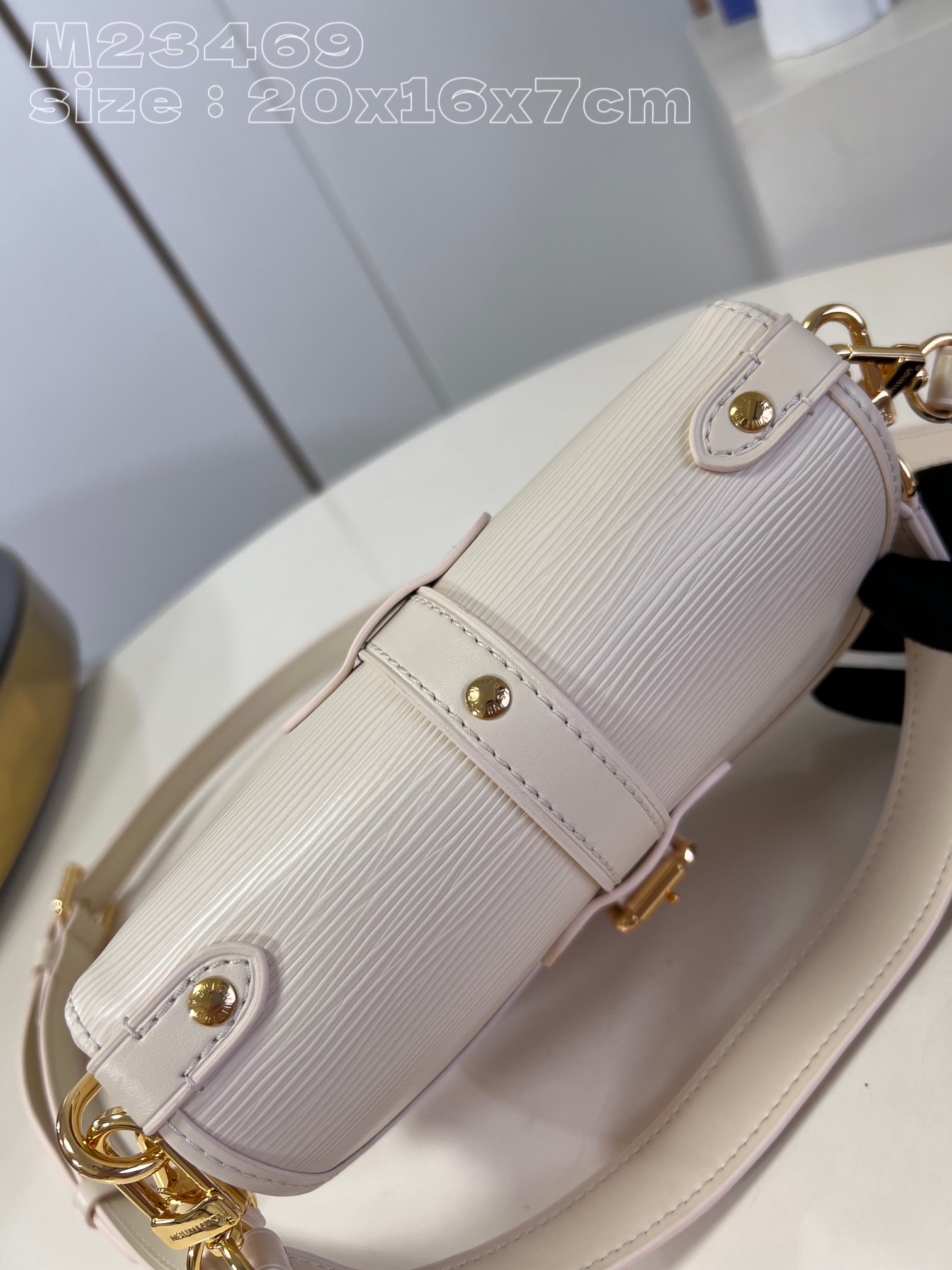 l**is V*t*n saumur bb