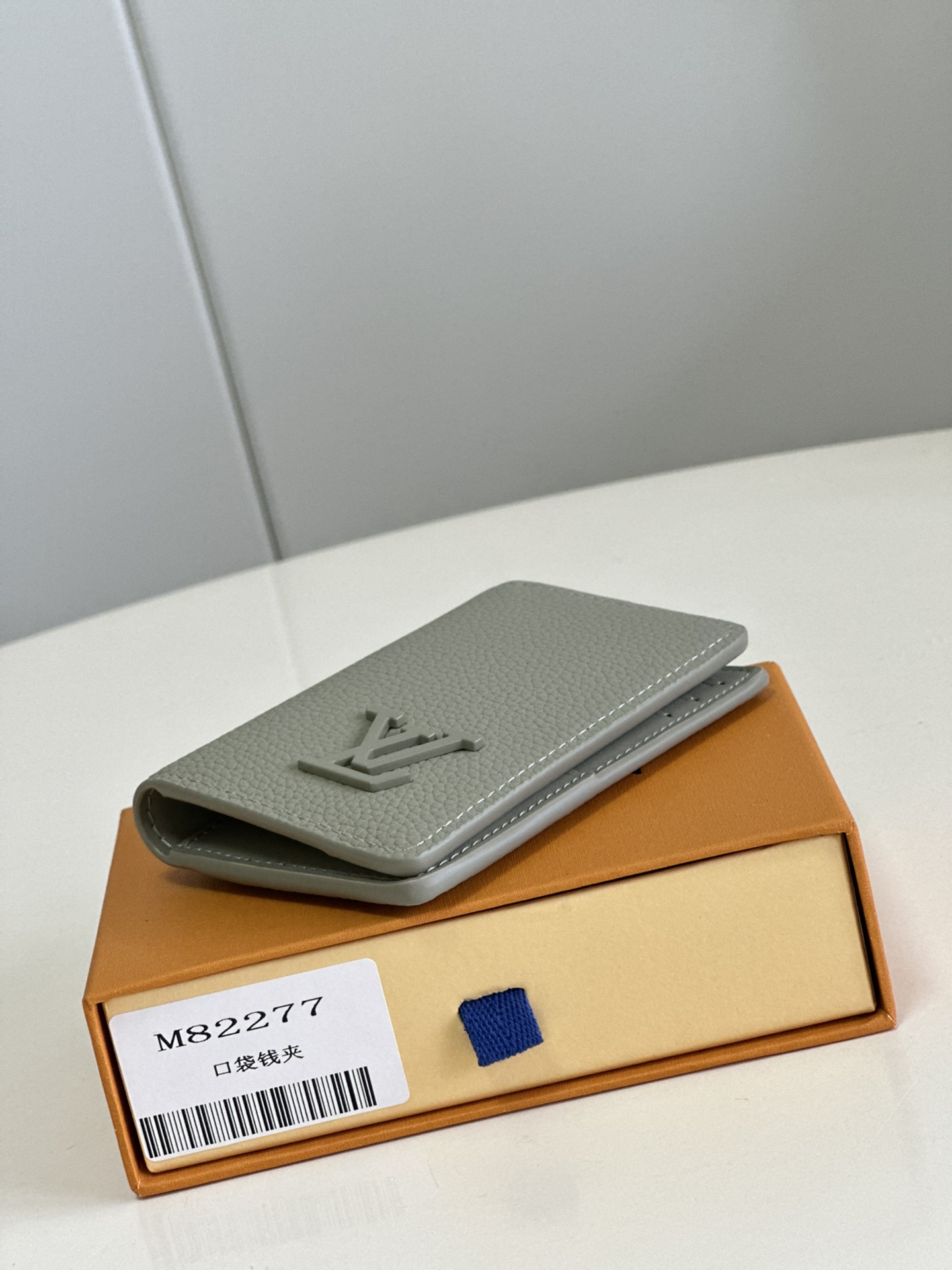 l**is V*t*n pocket organizer