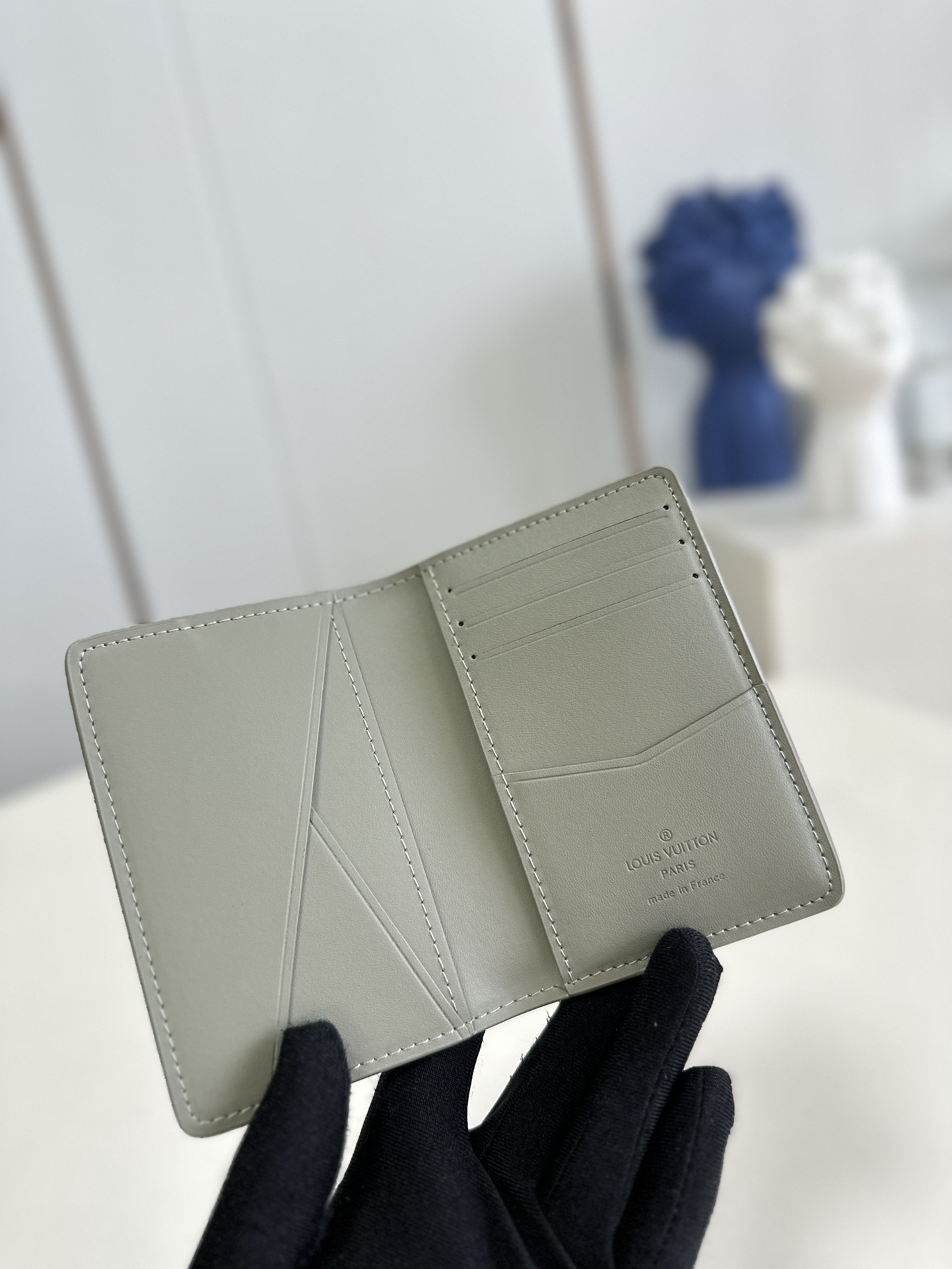 l**is V*t*n pocket organizer