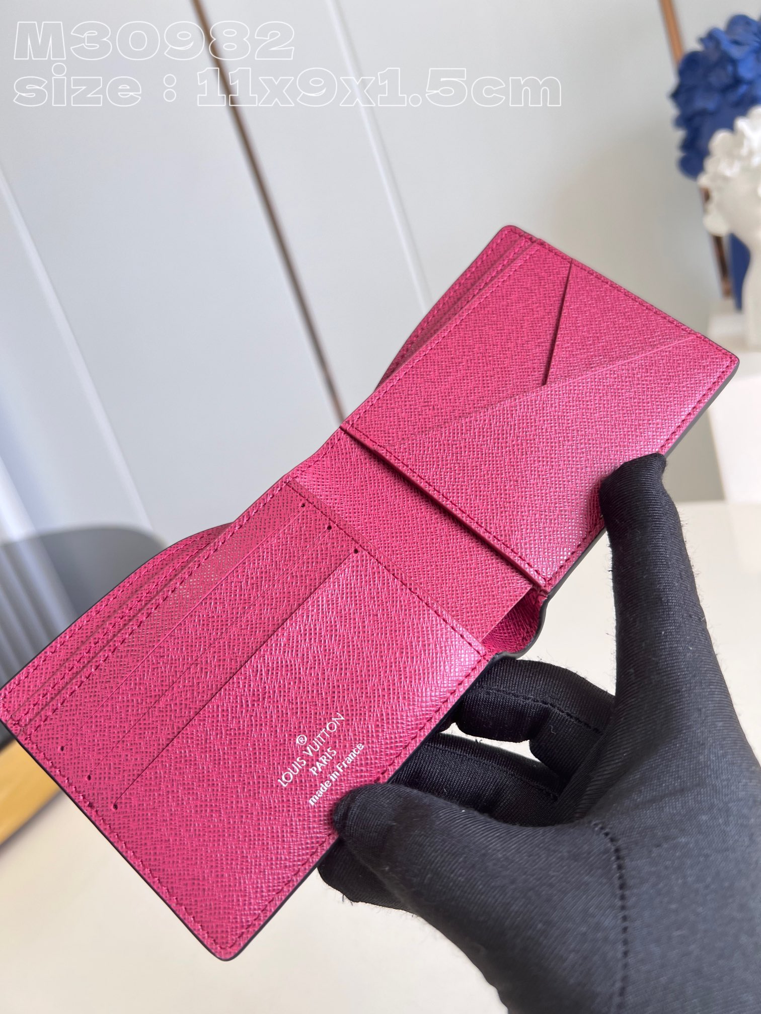 l**is V*t*n multiple wallet