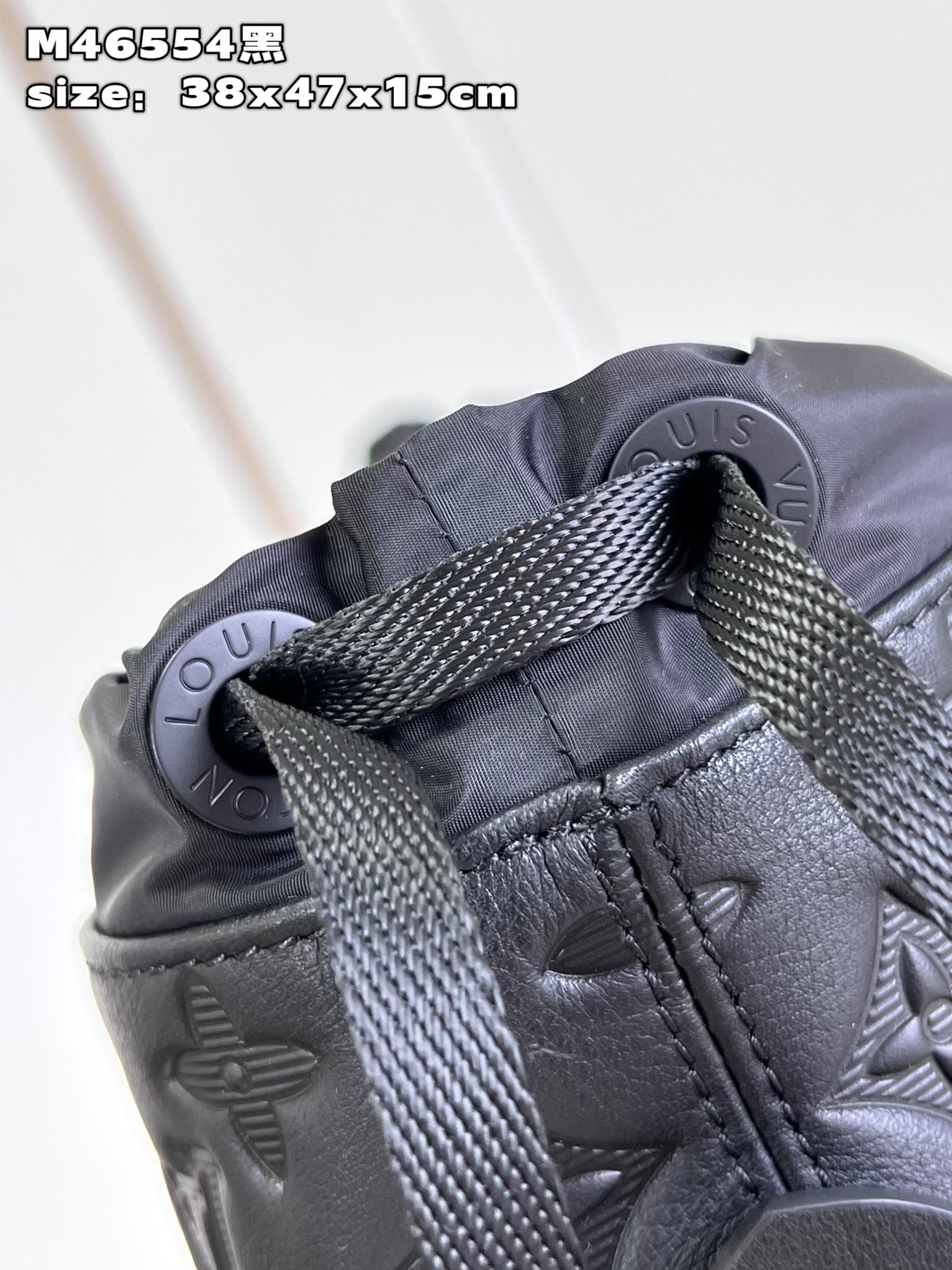 l**is V*t*n helmet bag