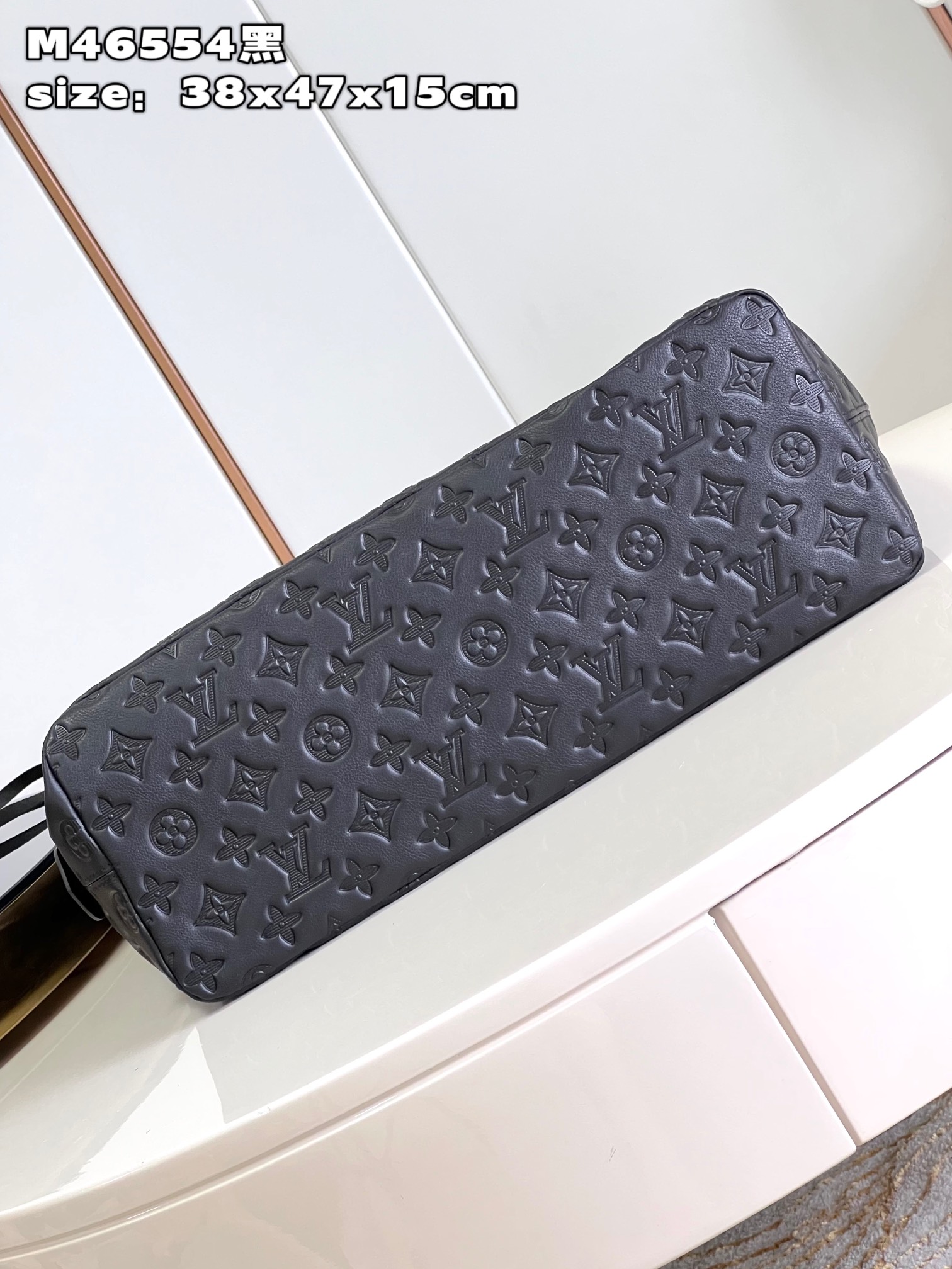 l**is V*t*n helmet bag