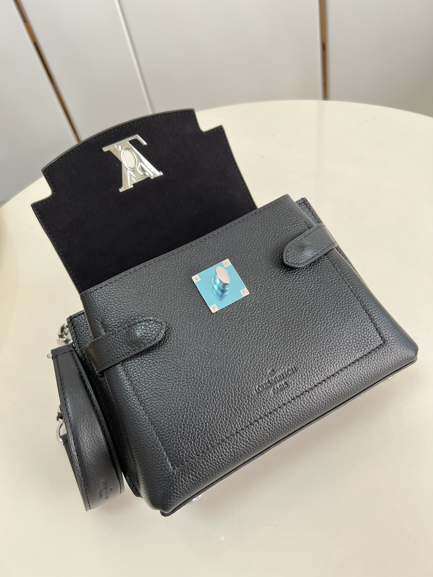 l**is V*t*n lockme ever mini