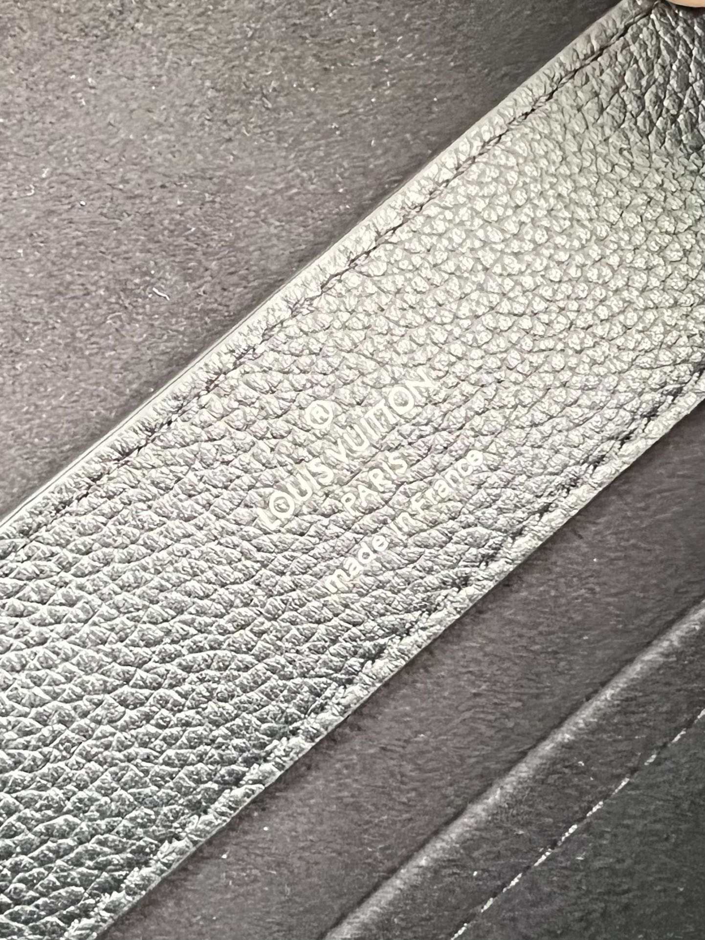 l**is V*t*n  lockme ever mini