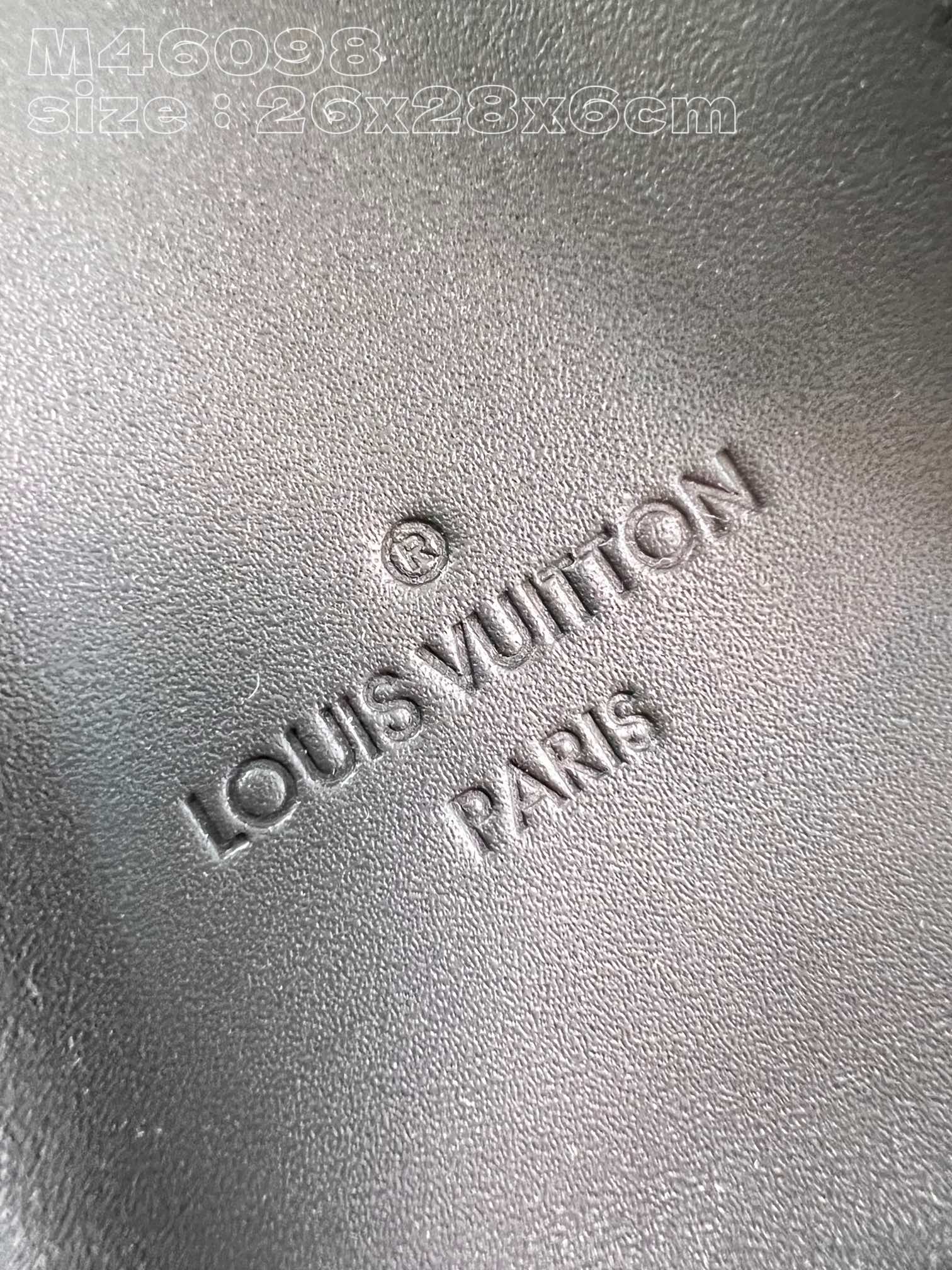 l**is V*t*n sac plat cross handbag
