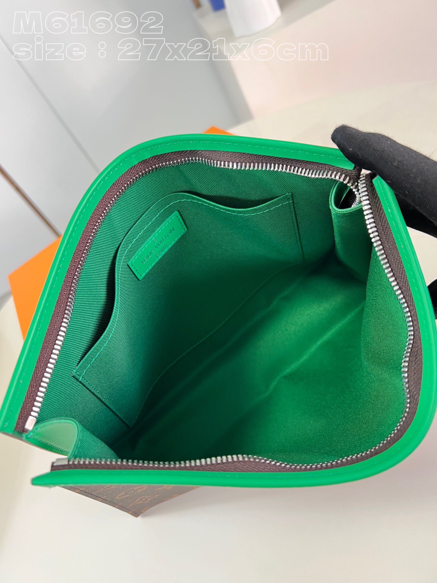 l**is V*t*n pochette voyage mm