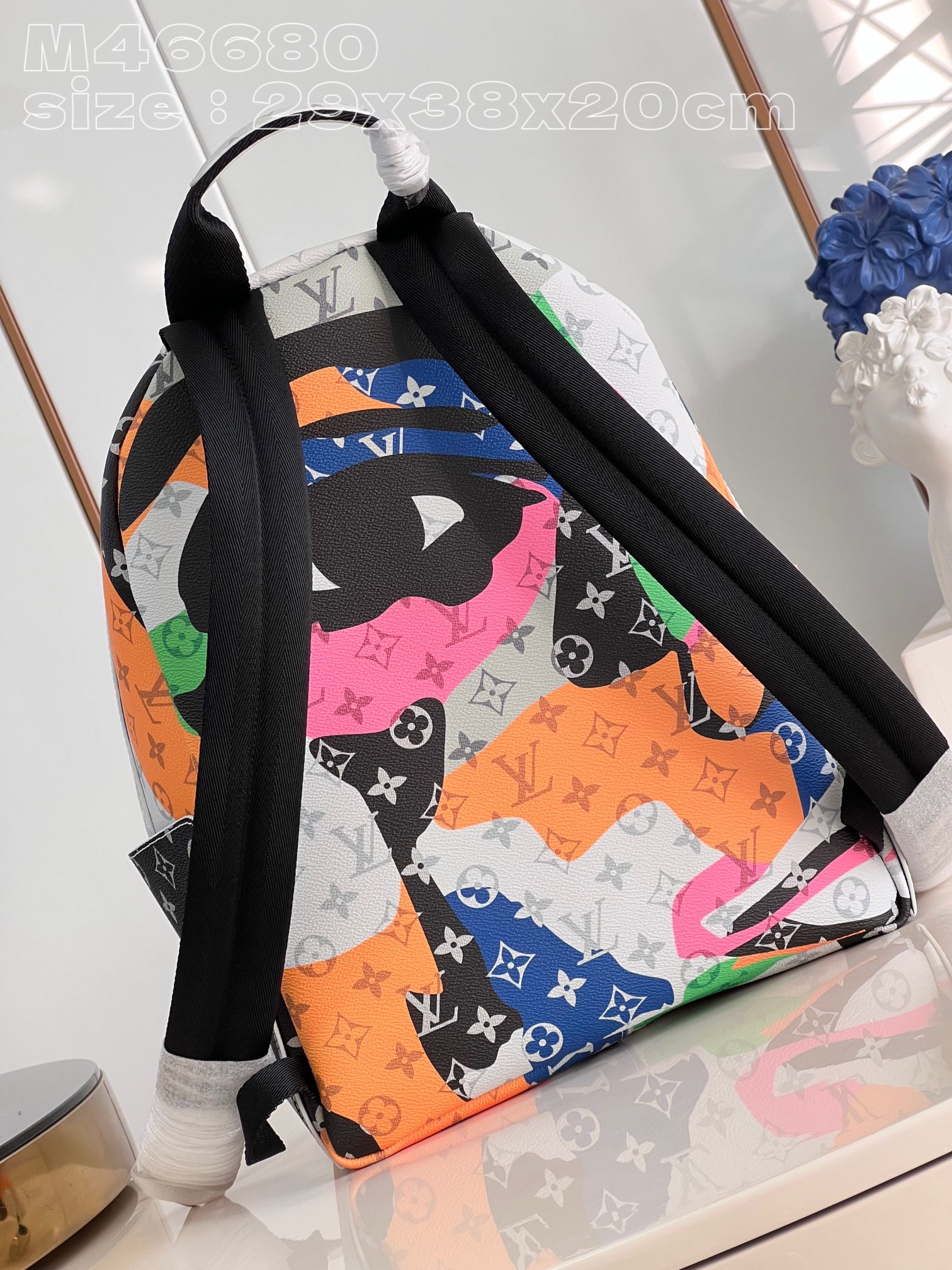 l**is V*t*n discovery backpack pm