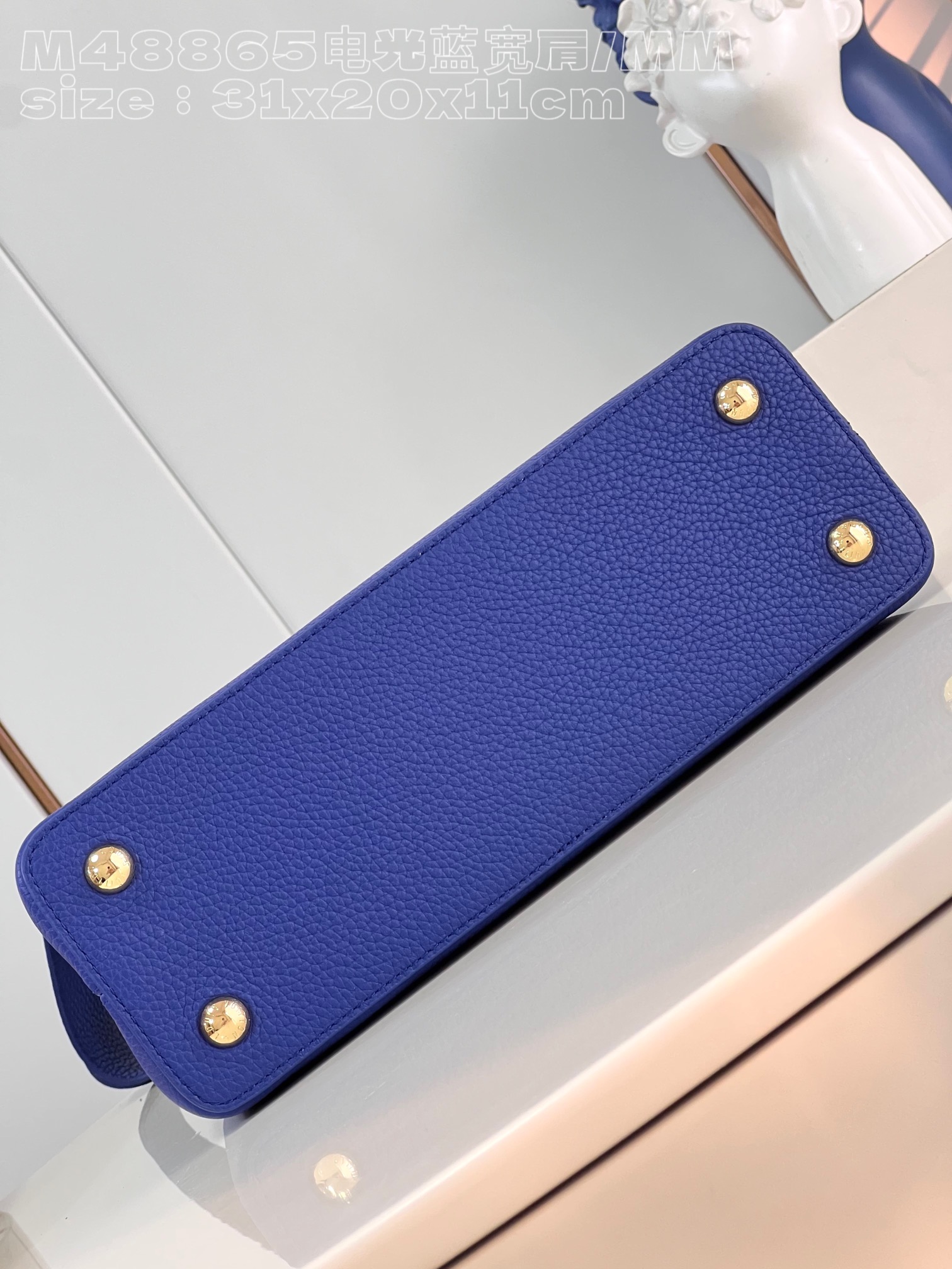 l**is V*t*n capucines mm handbag