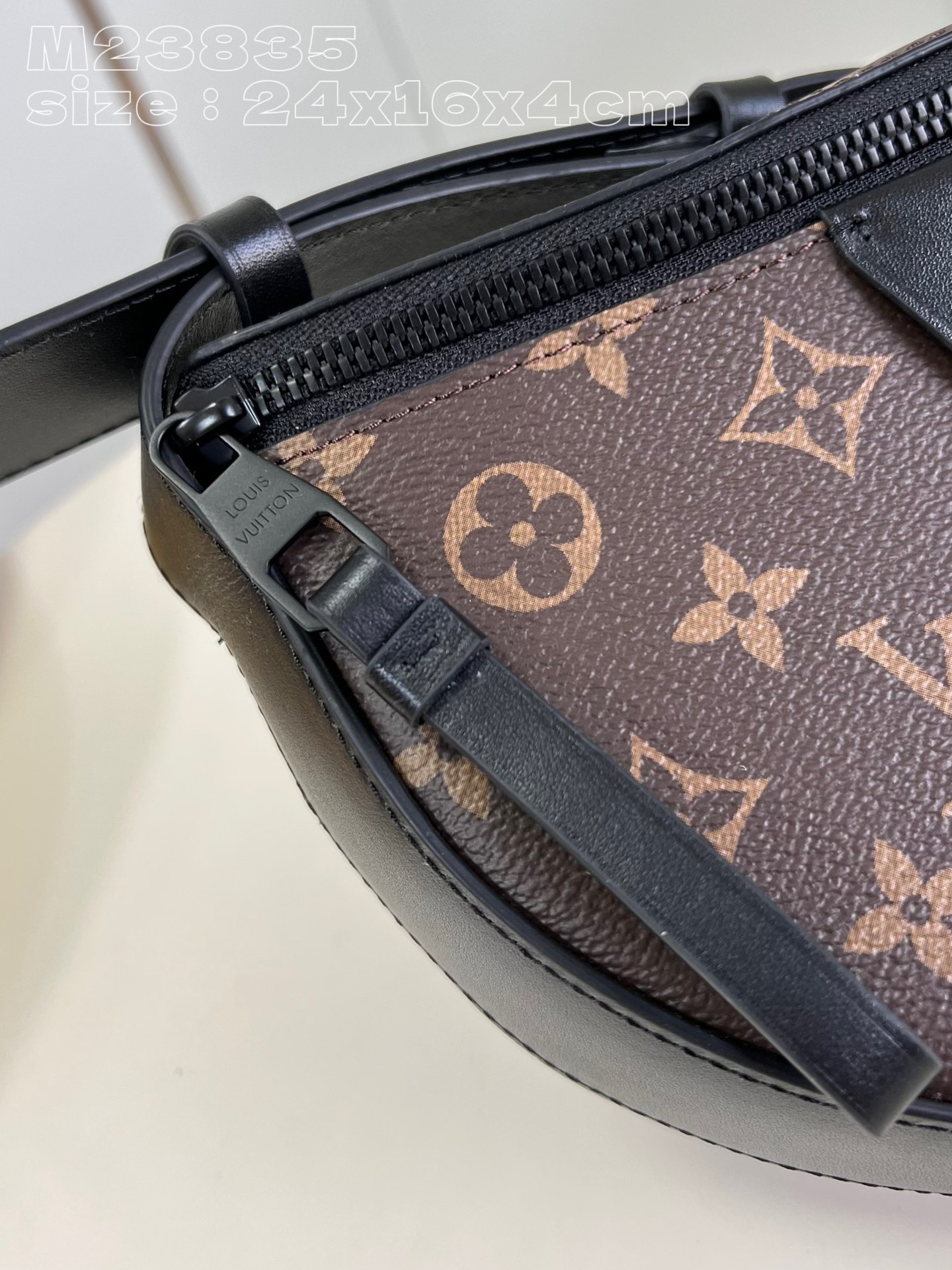 l**is V*t*n lv moon crossbody