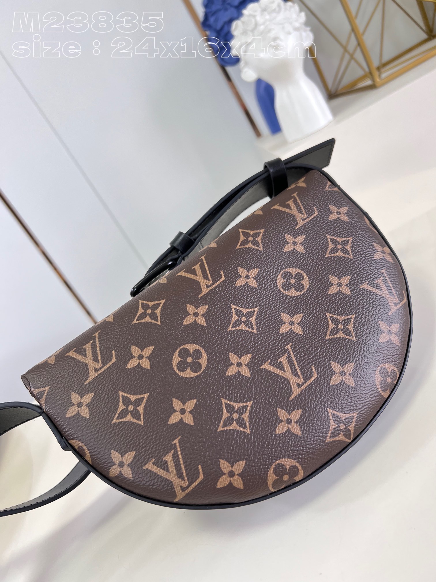 l**is V*t*n lv moon crossbody