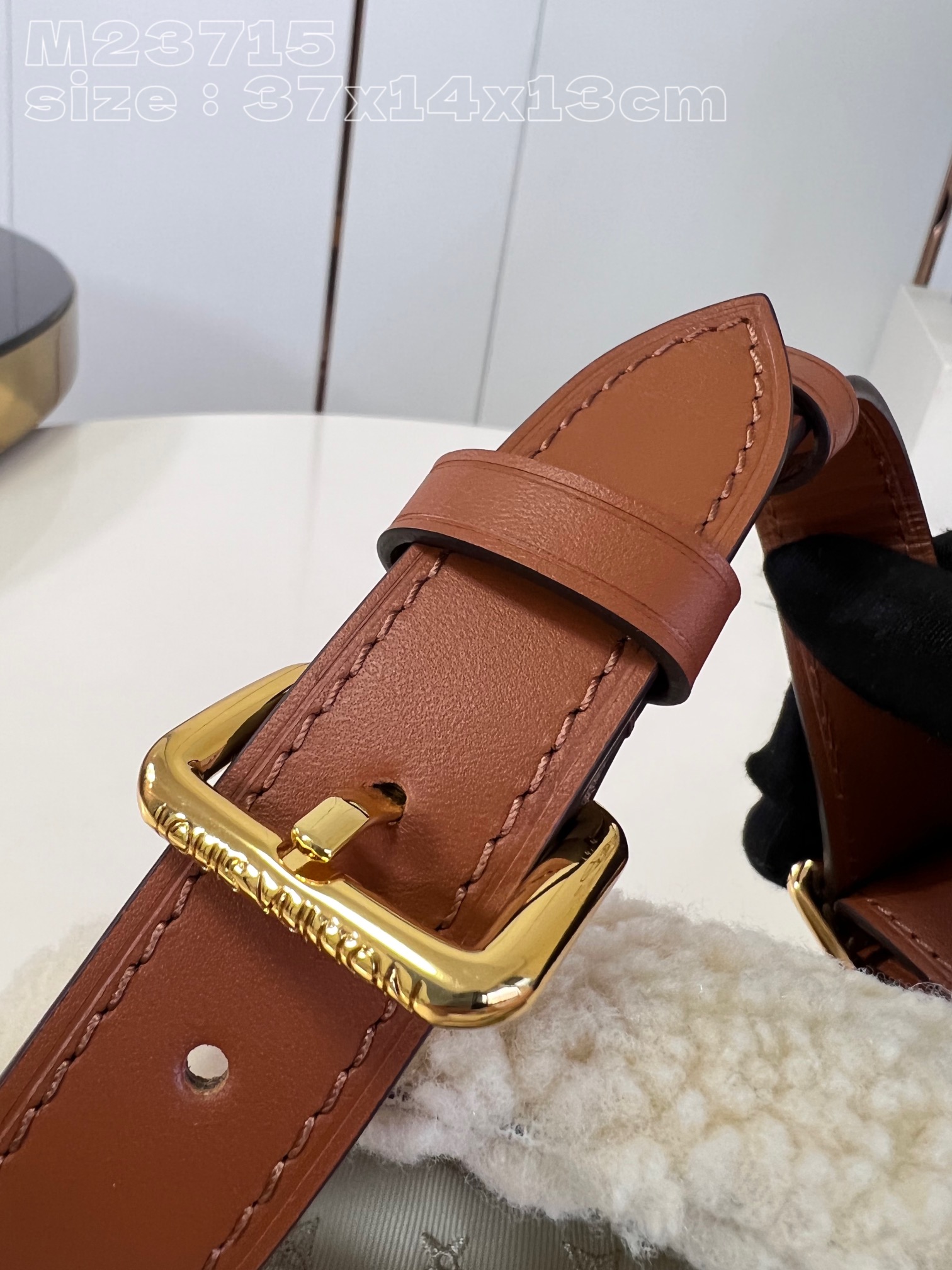 l**is V*t*n bumbag medium