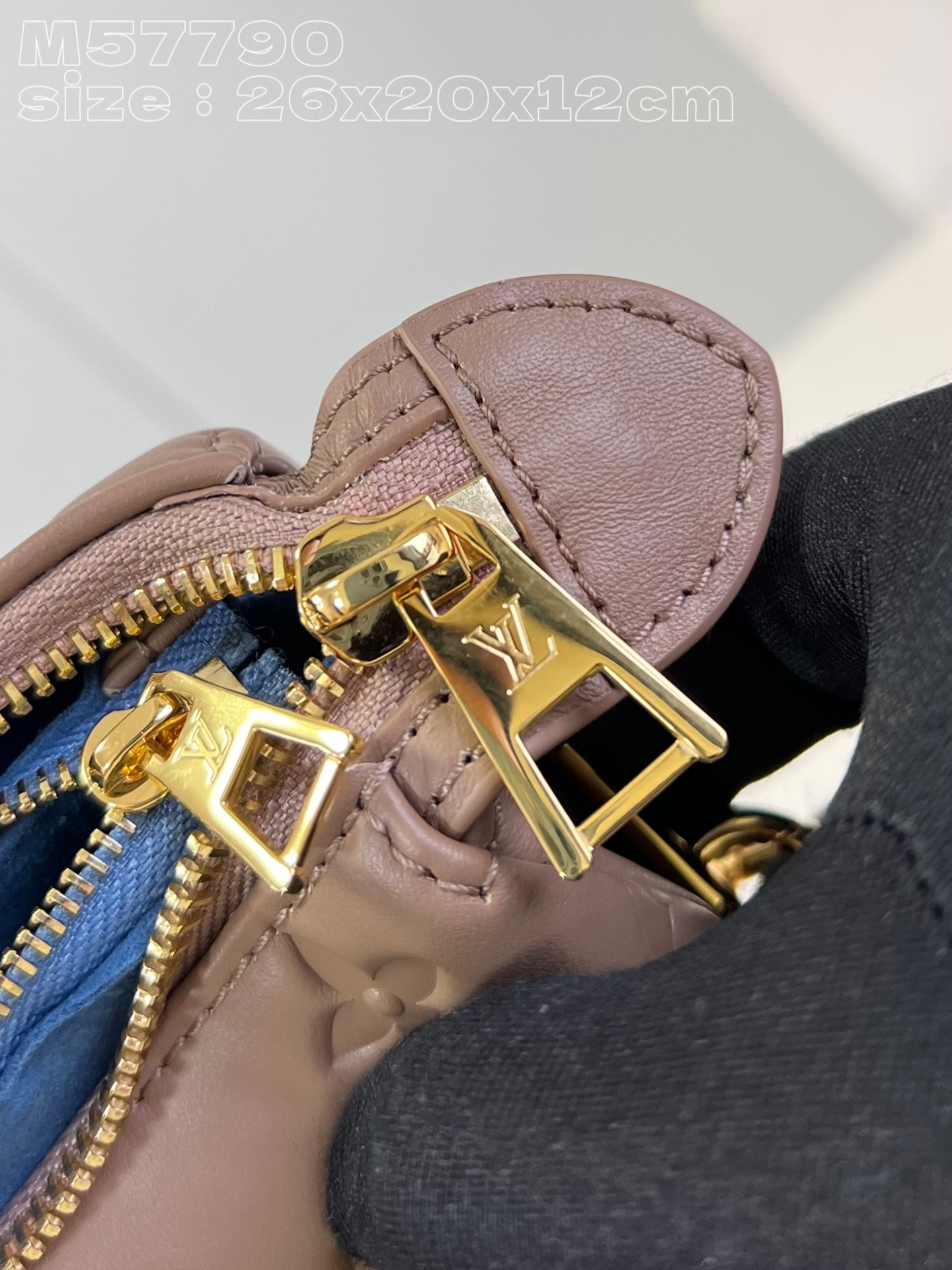 l**is V*t*n coussin small handbag