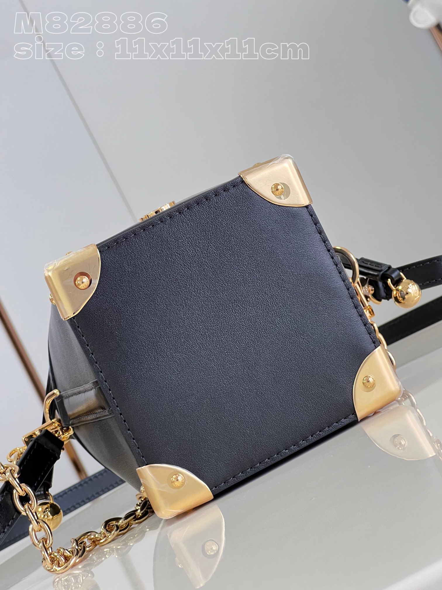 l**is V*t*n online only