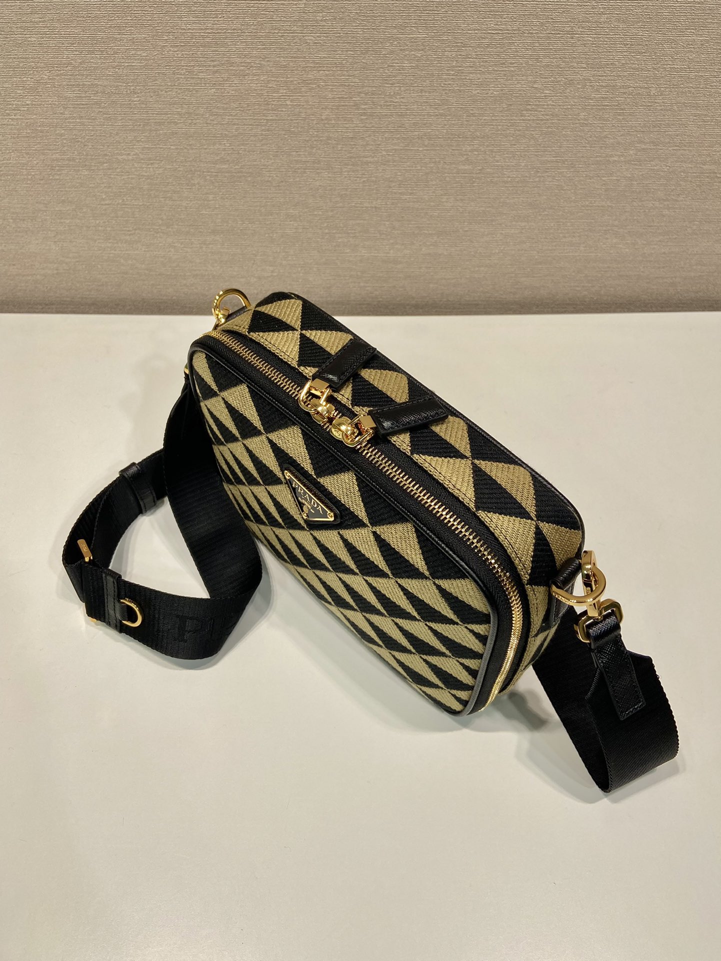 medium Pra*a brique bag