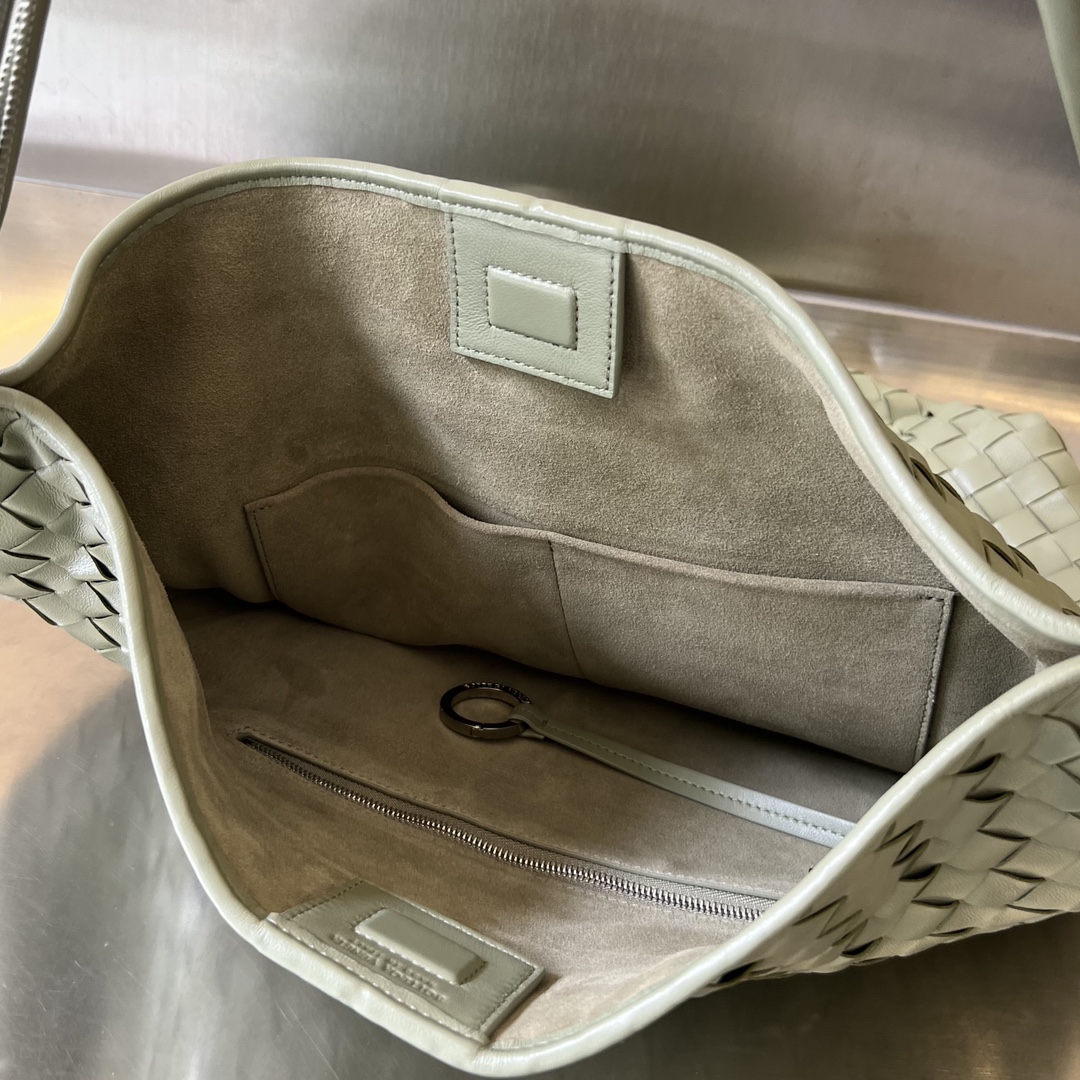 bo*te*ga Ve*ne*ta sardine hobo