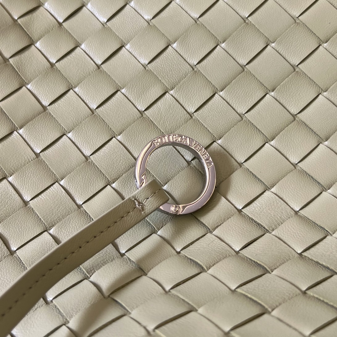 bo*te*ga Ve*ne*ta sardine hobo