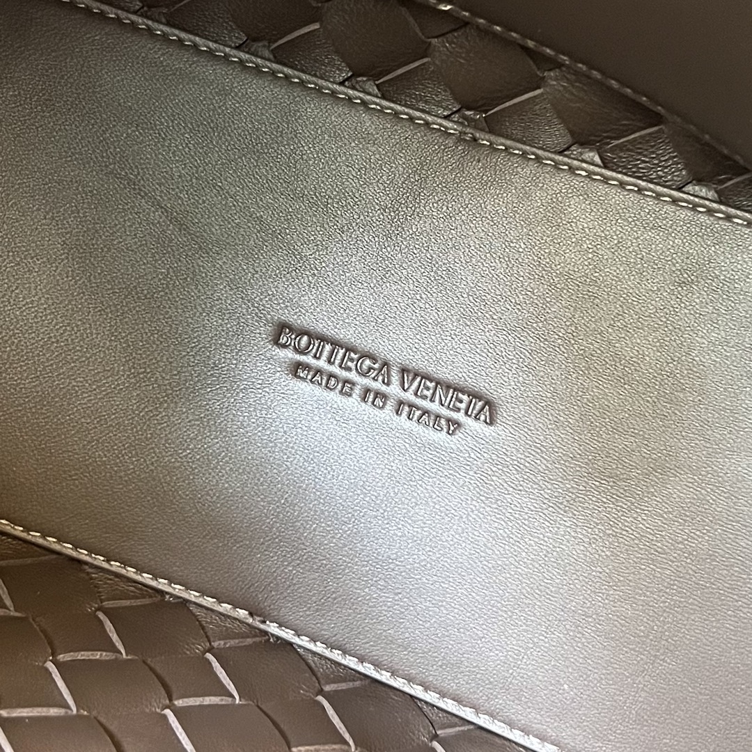 bo*te*ga Ve*ne*ta medium andiamo bag