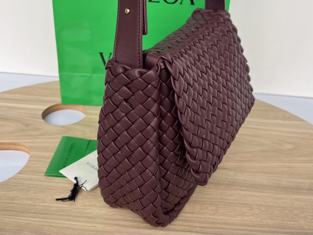 bo*te*ga Ve*ne*ta small cobble shoulder bag