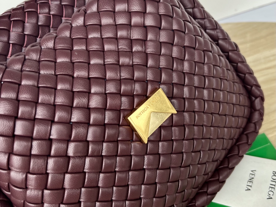 bo*te*ga Ve*ne*ta small cobble shoulder bag