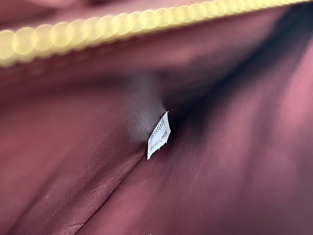 bo*te*ga Ve*ne*ta small cobble shoulder bag