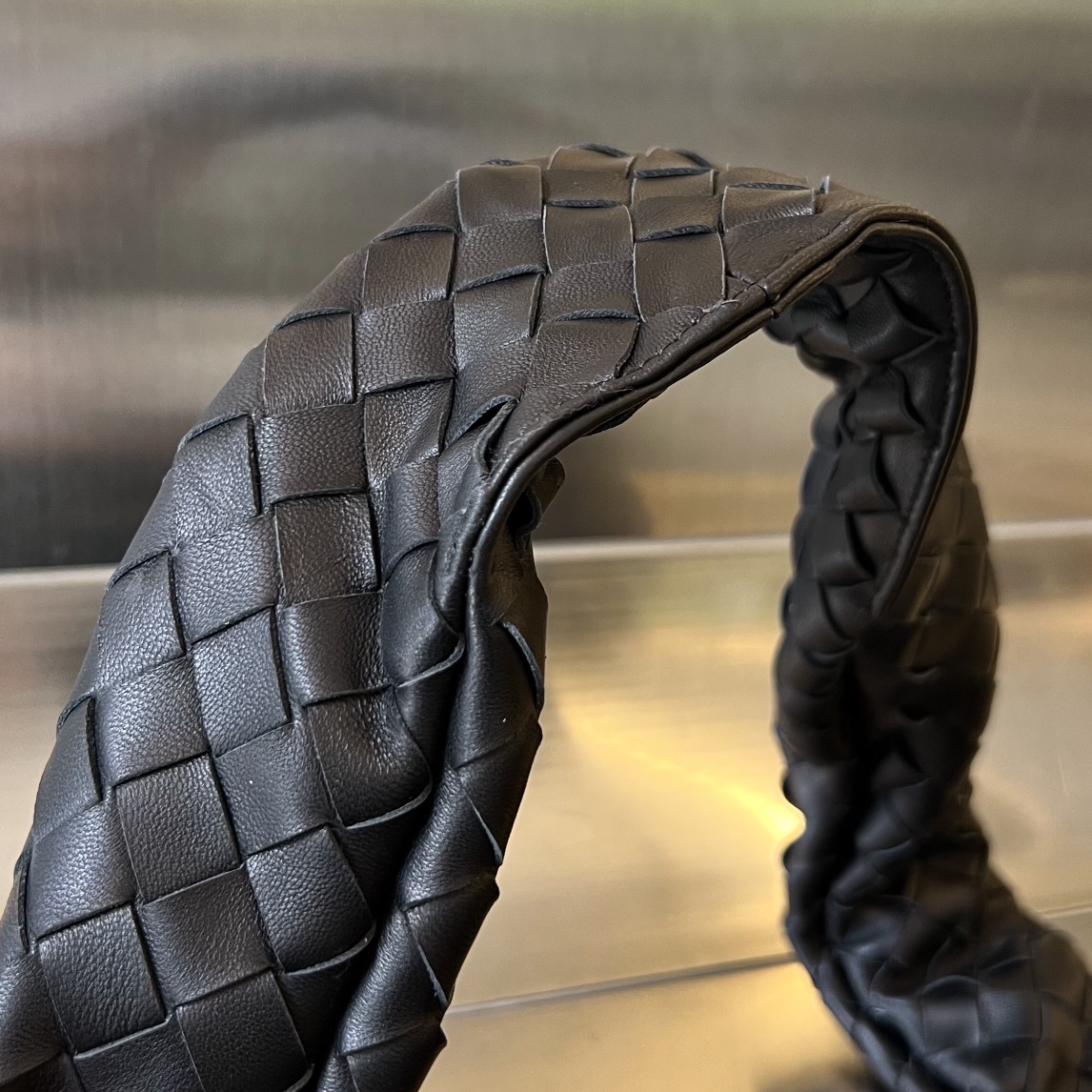 bo*te*ga Ve*ne*ta buddy bag