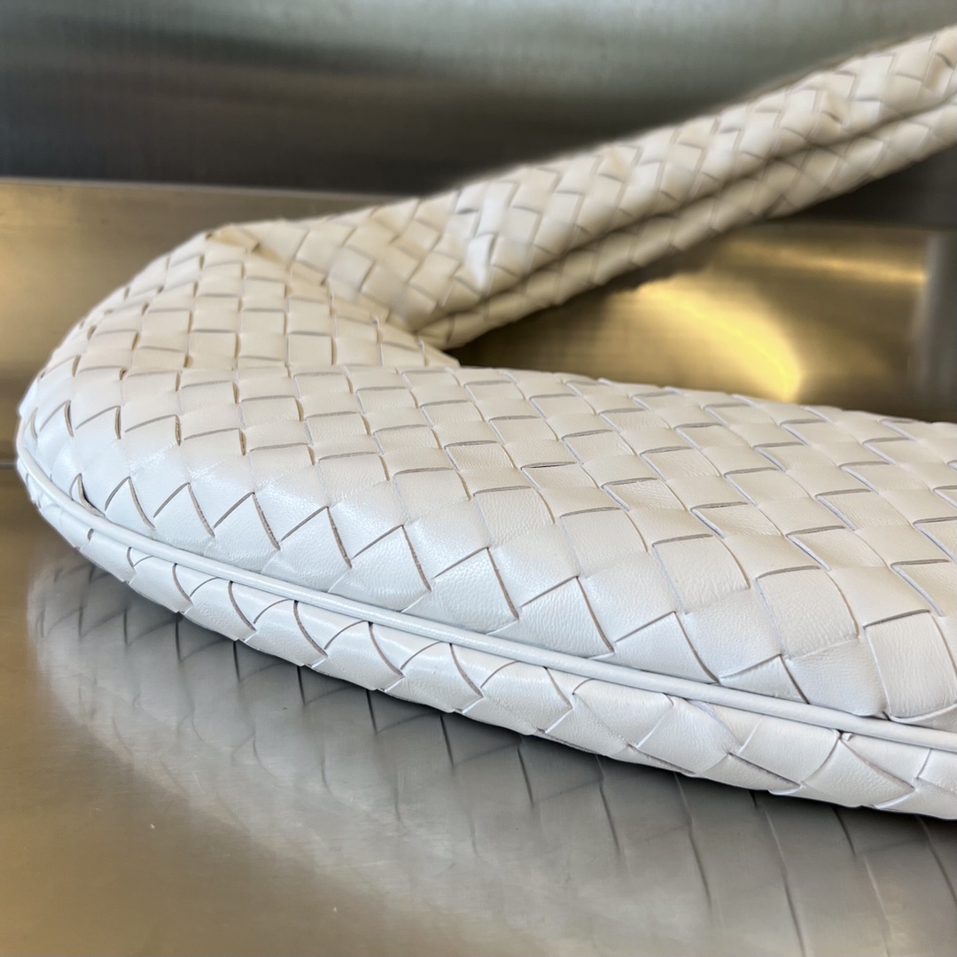 bo*te*ga Ve*ne*ta buddy bag