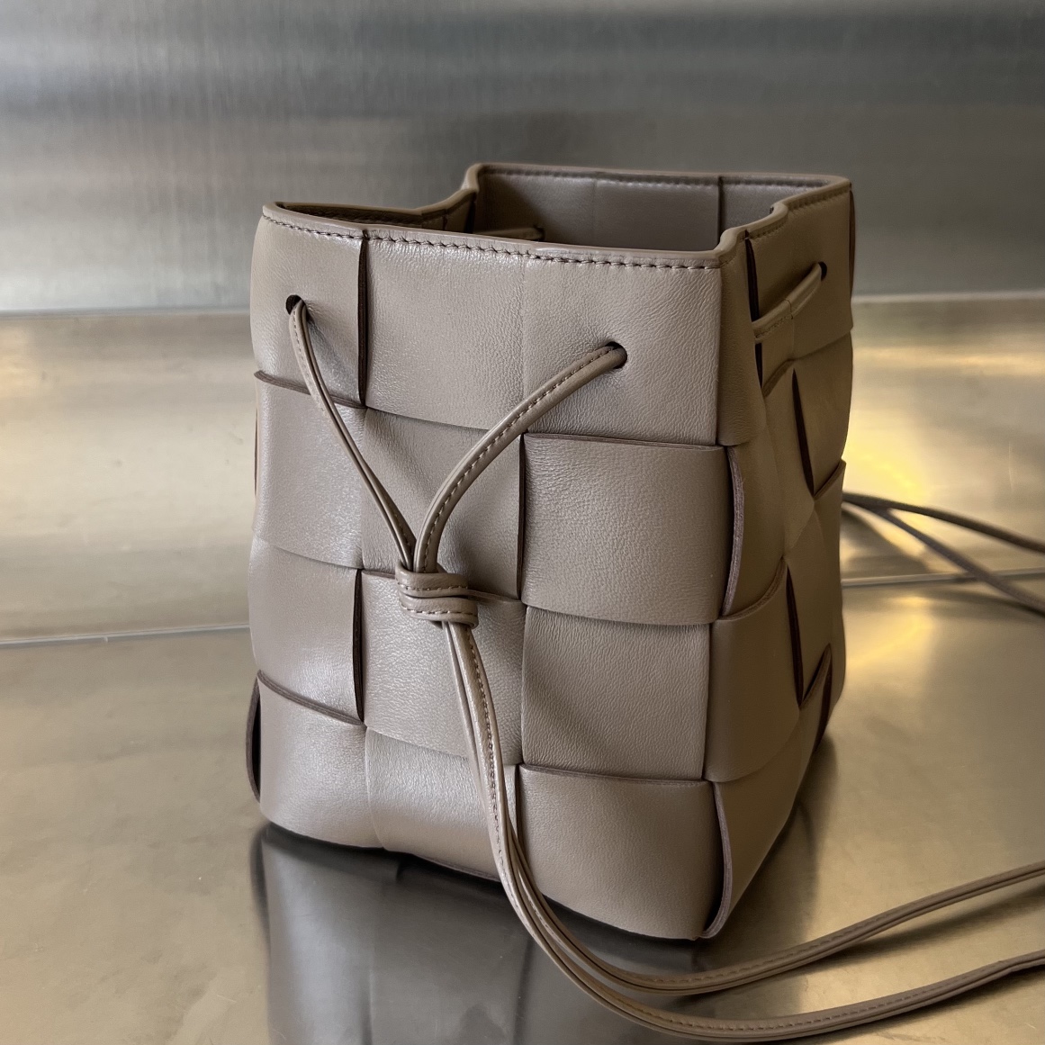 bo*te*ga Ve*ne*ta small cassette cross-body bucket