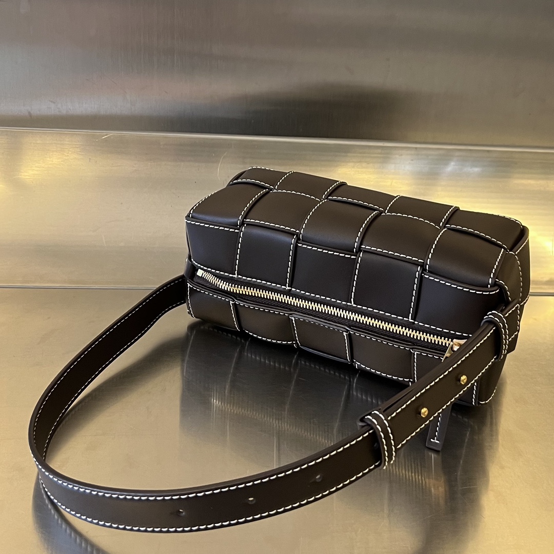 bo*te*ga Ve*ne*ta small brick cassette