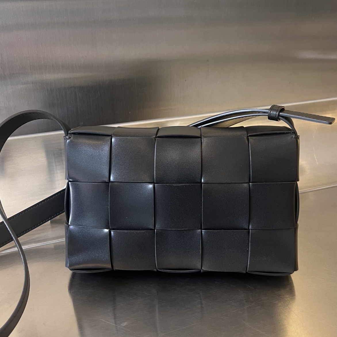 bo*te*ga Ve*ne*ta cassette bag