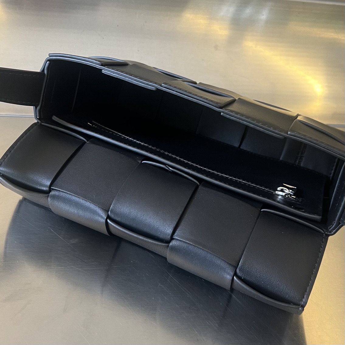 bo*te*ga Ve*ne*ta cassette bag