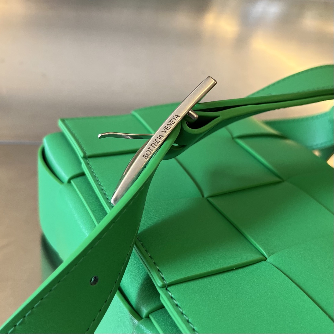 bo*te*ga Ve*ne*ta cassette bag